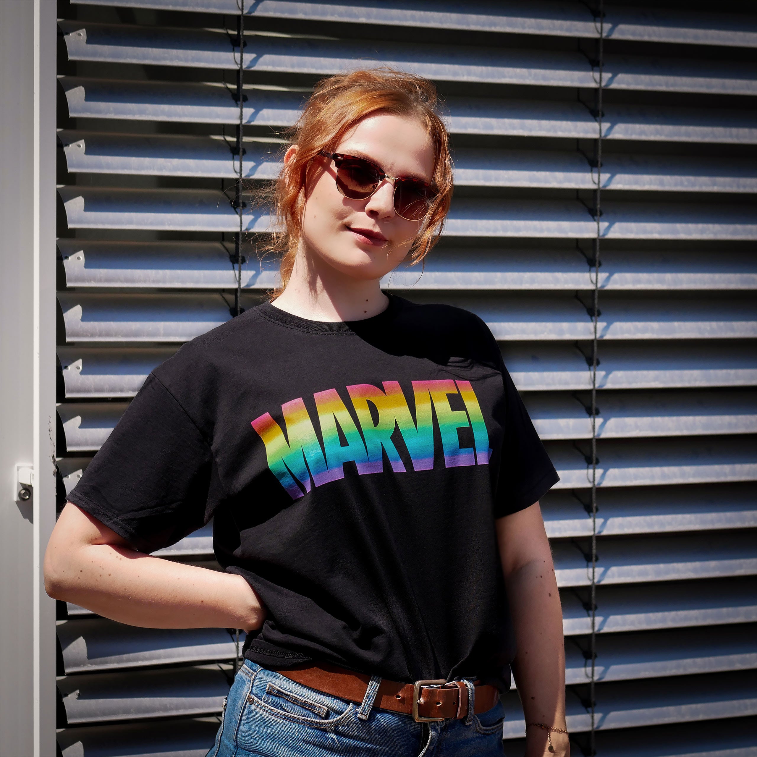 Image produit Marvel - T-Shirt Logo Pride Arc-en-ciel noir