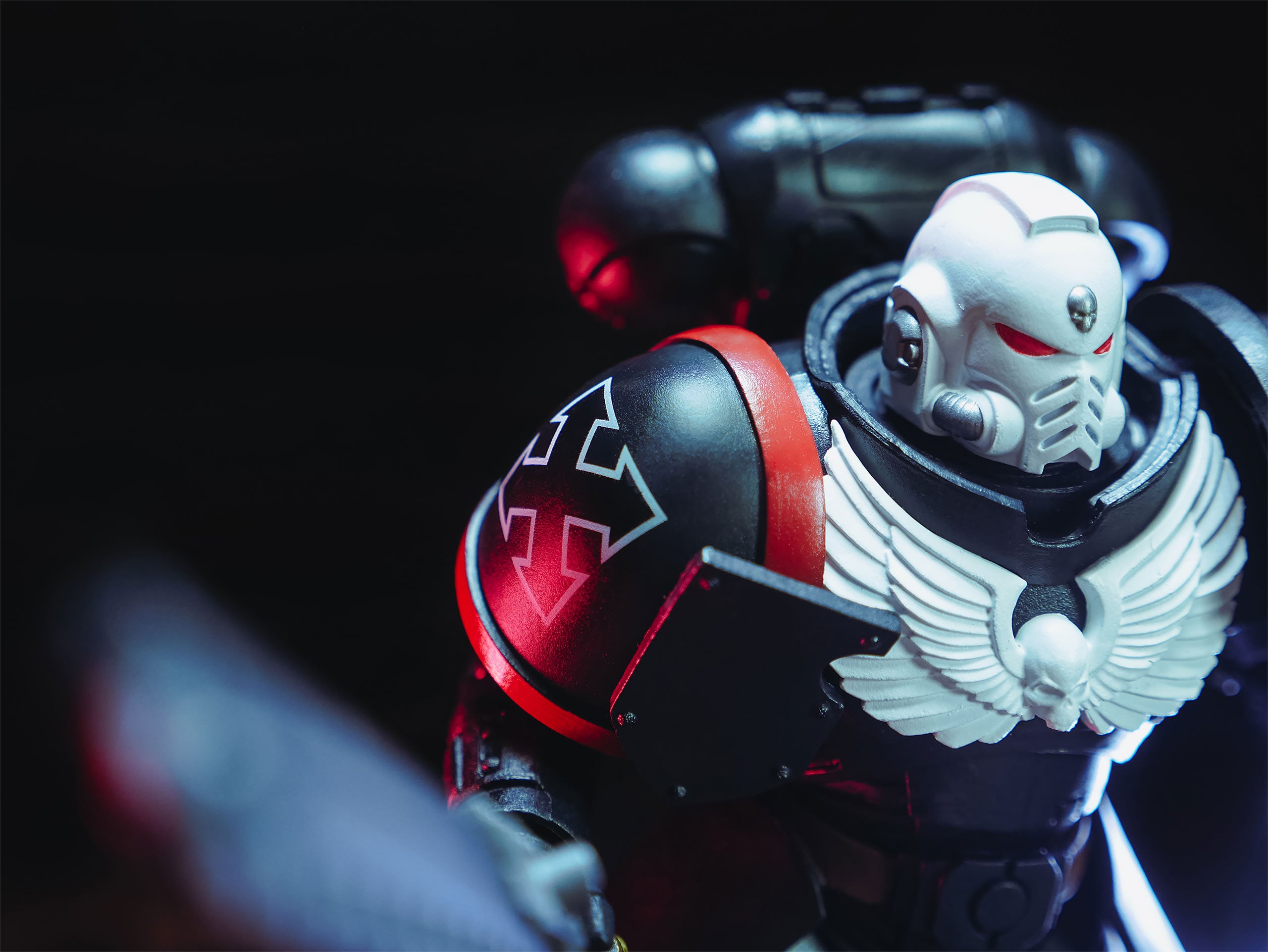 Product image Warhammer 40k - Raven Guard Veteran Sergeant Action Figure 18.5 cm