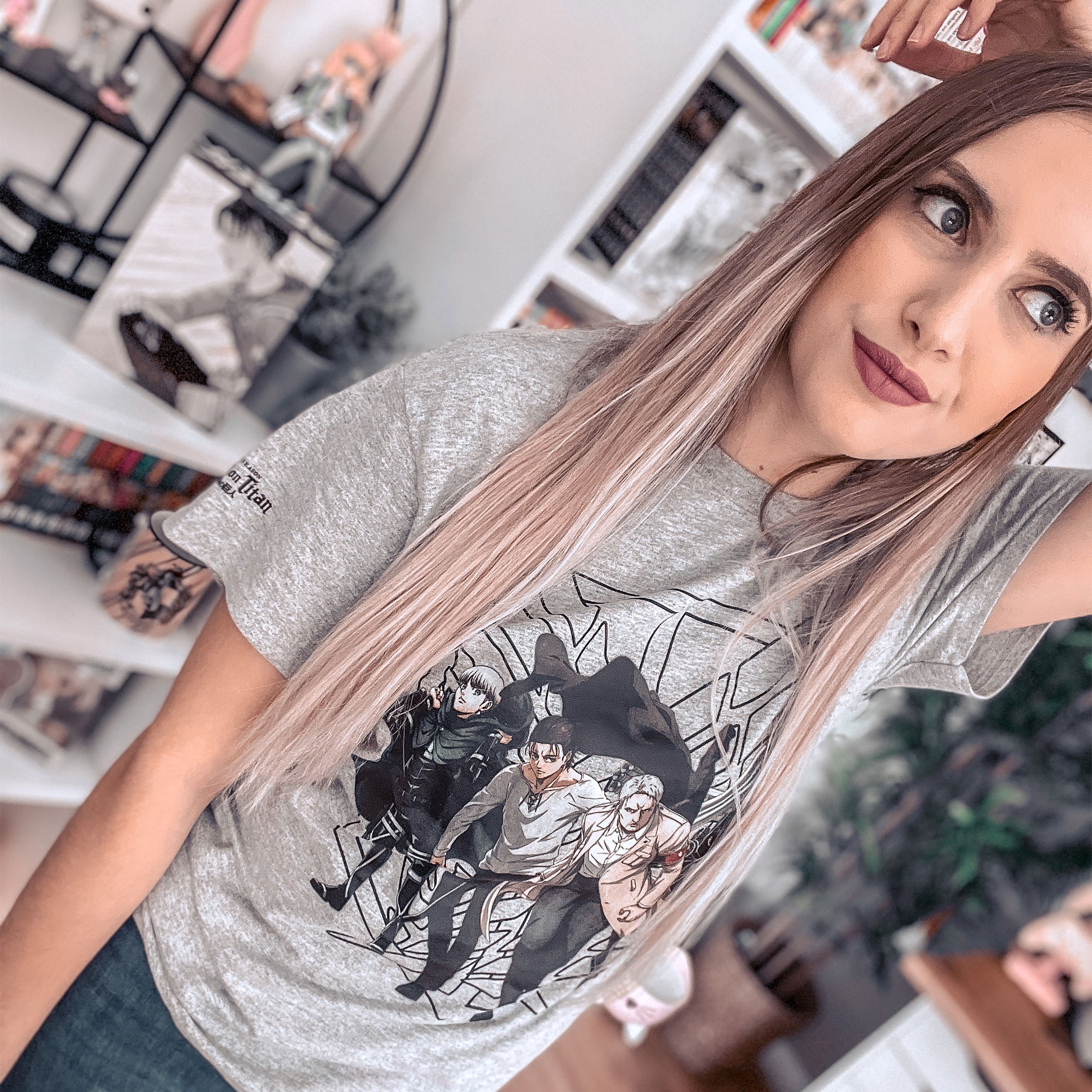 Image produit Attack on Titan - T-Shirt Groupe gris