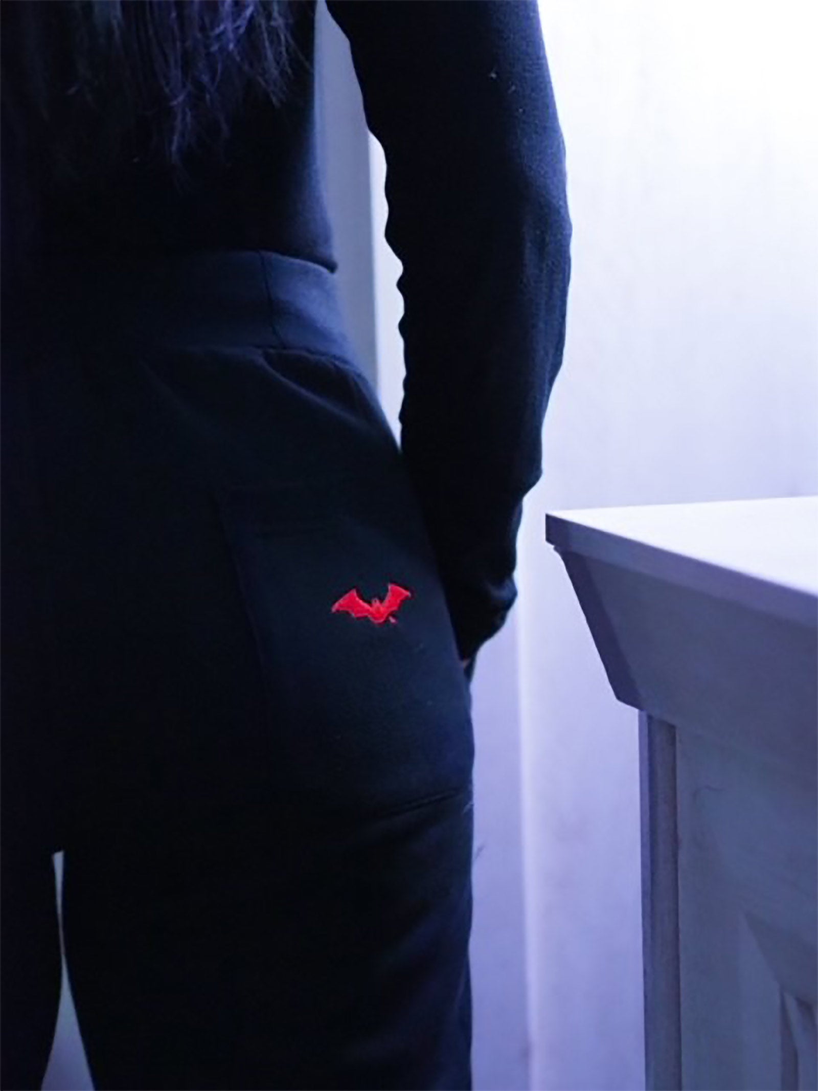Image produit Le pantalon de survêtement noir avec logo Batman