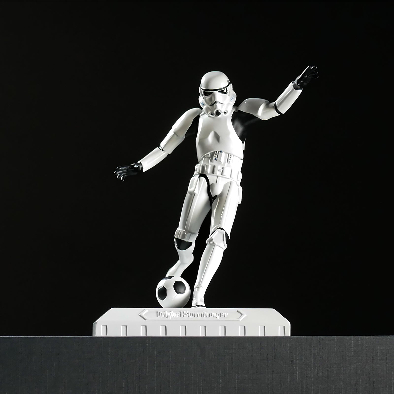 Image produit Figurine Stormtrooper joueur de football - Star Wars