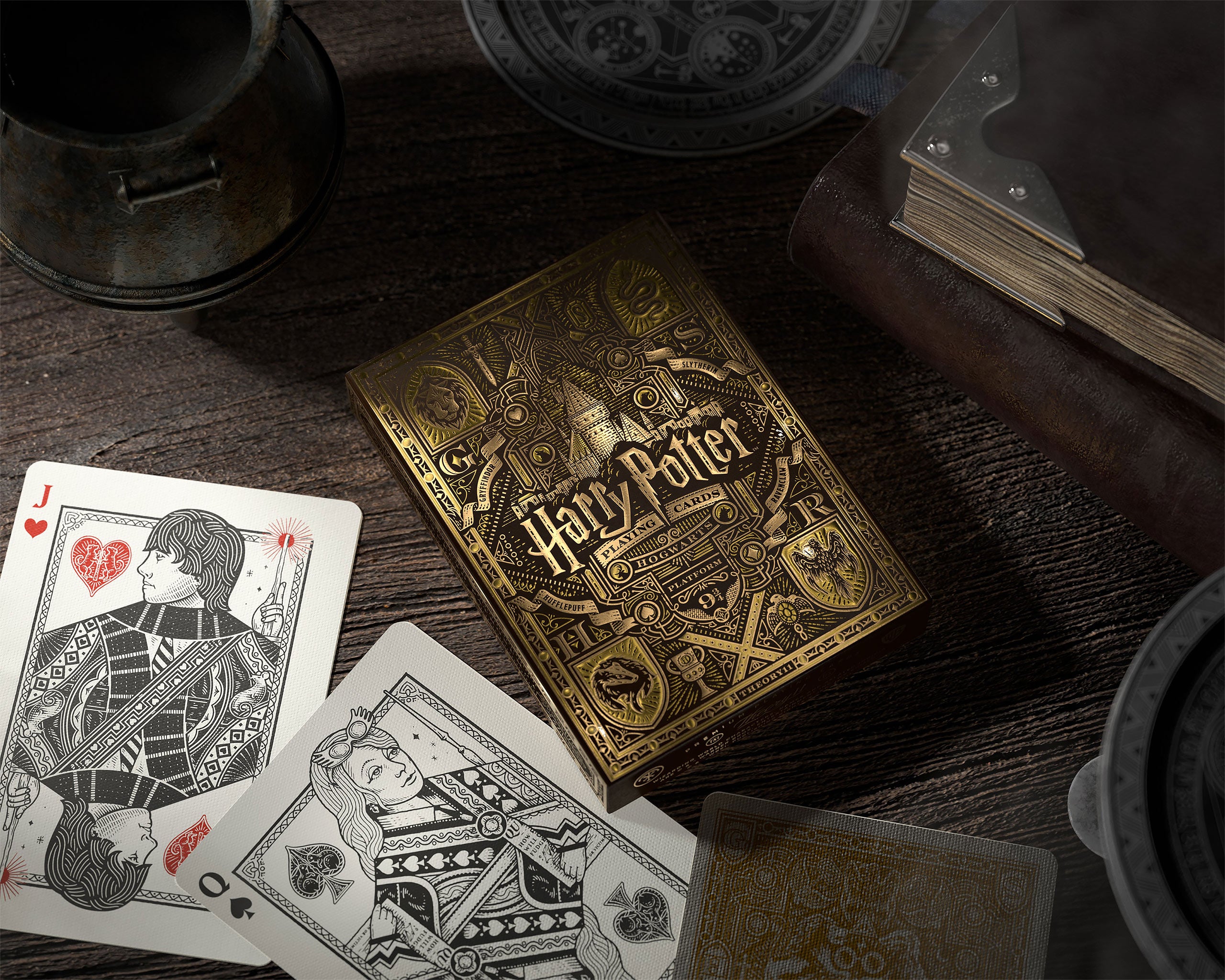 Image produit Harry Potter - Jeu de cartes Hufflepuff Deluxe Edition