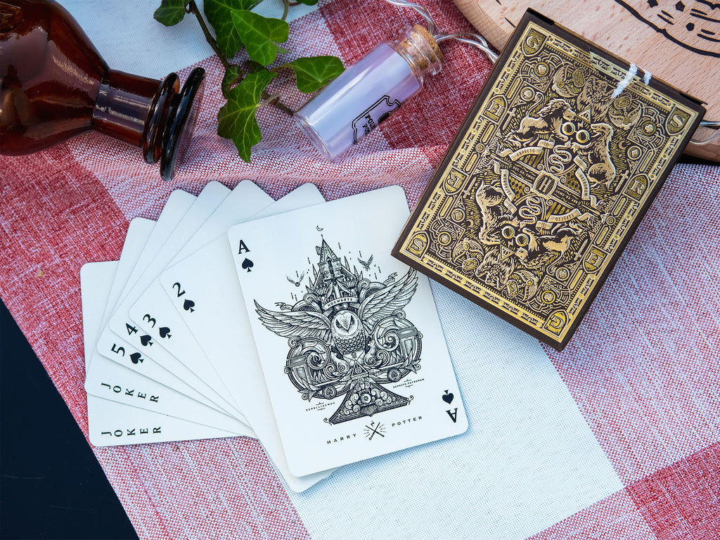 Image produit Harry Potter - Jeu de cartes Hufflepuff Deluxe Edition