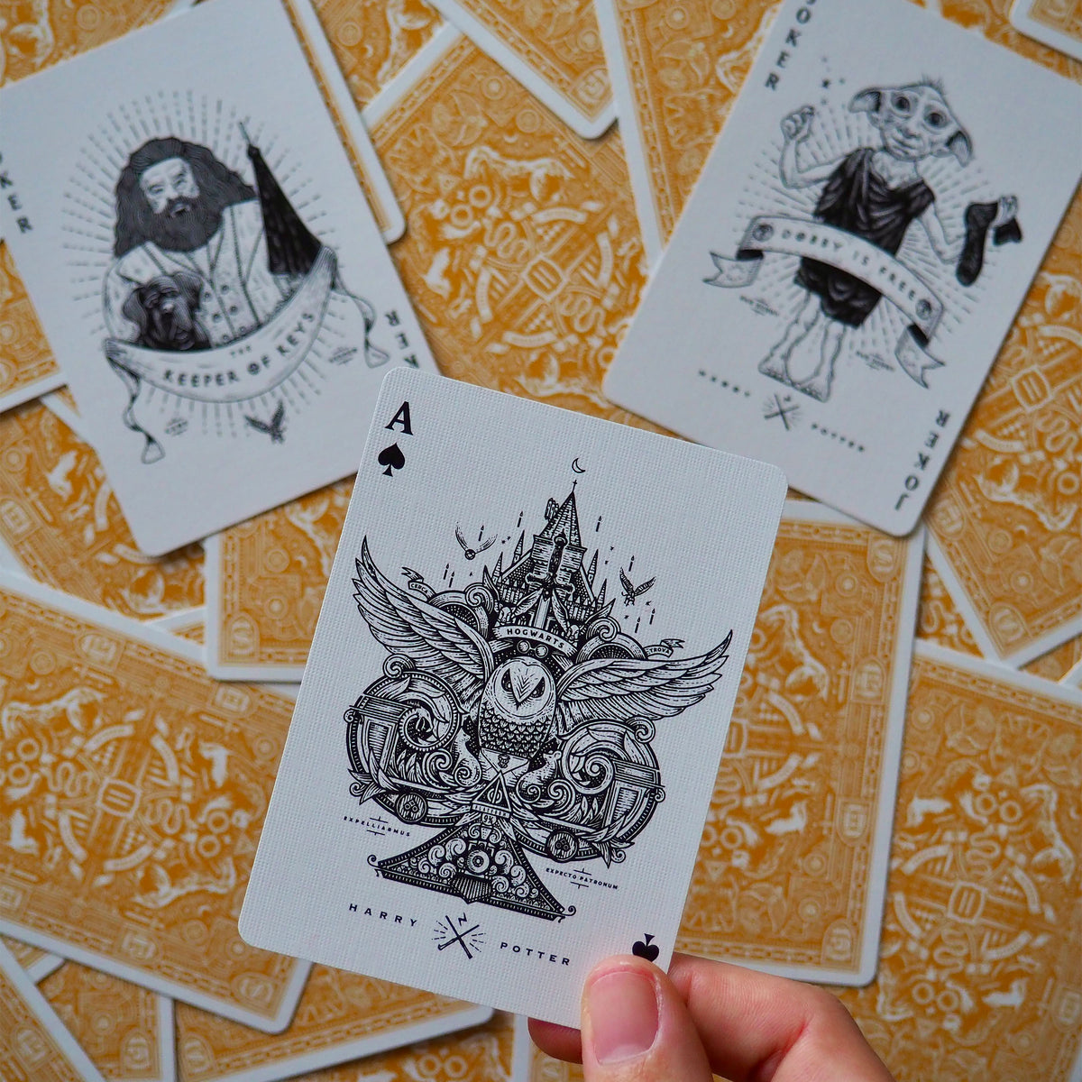 Image produit Harry Potter - Jeu de cartes Hufflepuff Deluxe Edition