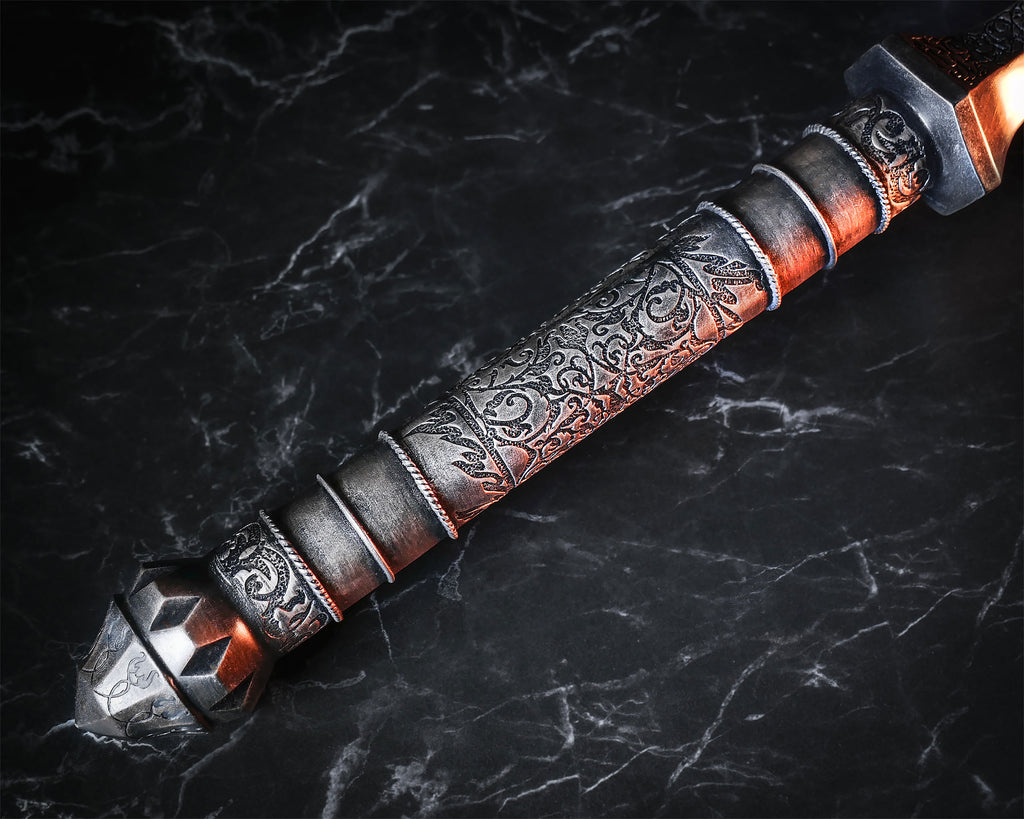 Image produit Le Seigneur des Anneaux – Réplique de la masse de Sauron avec bannière de guerre (édition Œil Rouge)