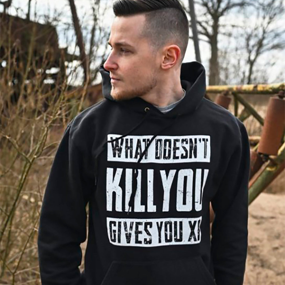 Image produit Sweat à capuche noir 'What Doesn't Kill You Gives You XP'