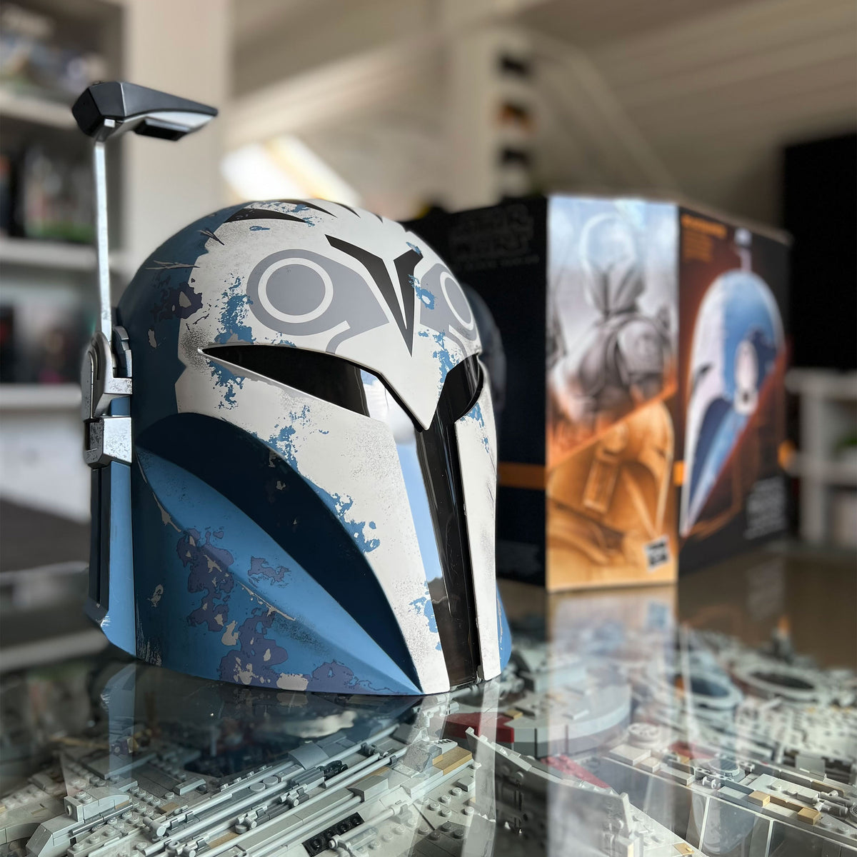 Image produit Réplique du casque premium Bo-Katan Re-Armored avec effets lumineux - Star Wars The Mandalorian