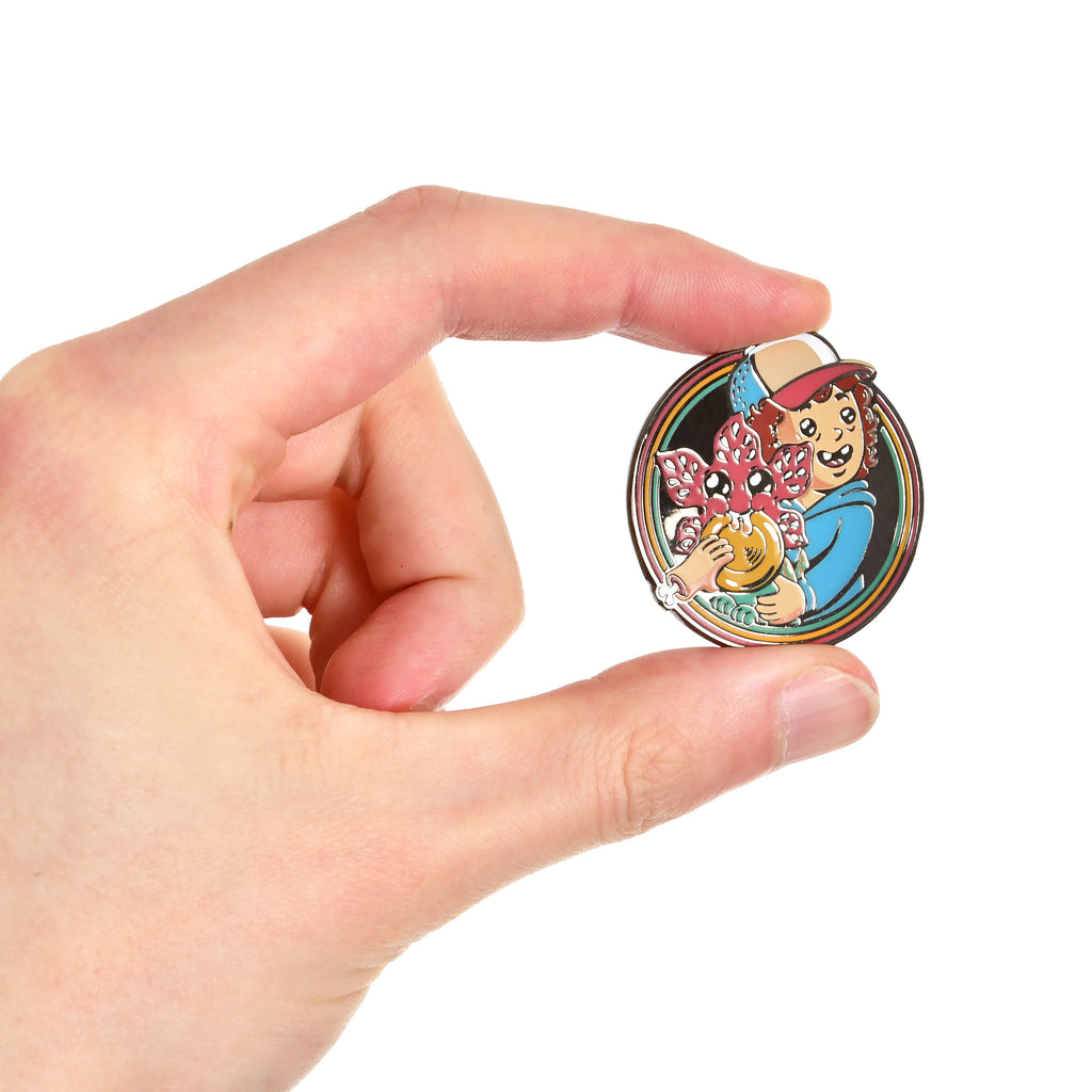 Image produit Stranger Things - Dustin Pin Kings 1.4