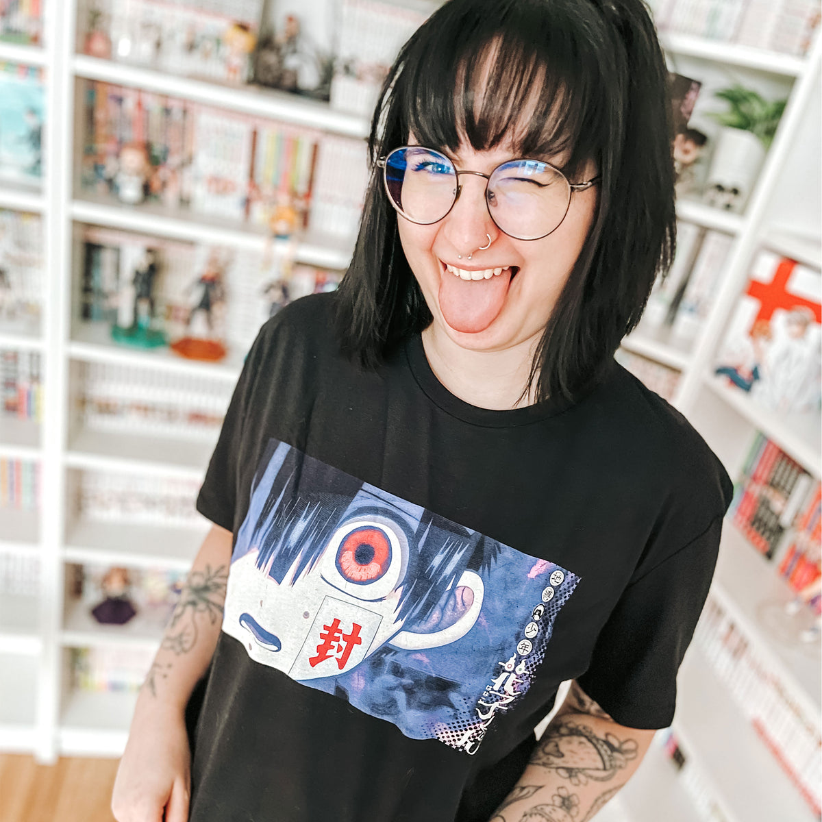 Image produit Mon fantôme d'école Hanako - T-shirt à caractère noir