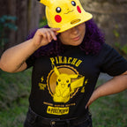 Image produit Pokemon - T-shirt universitaire Pikachu noir