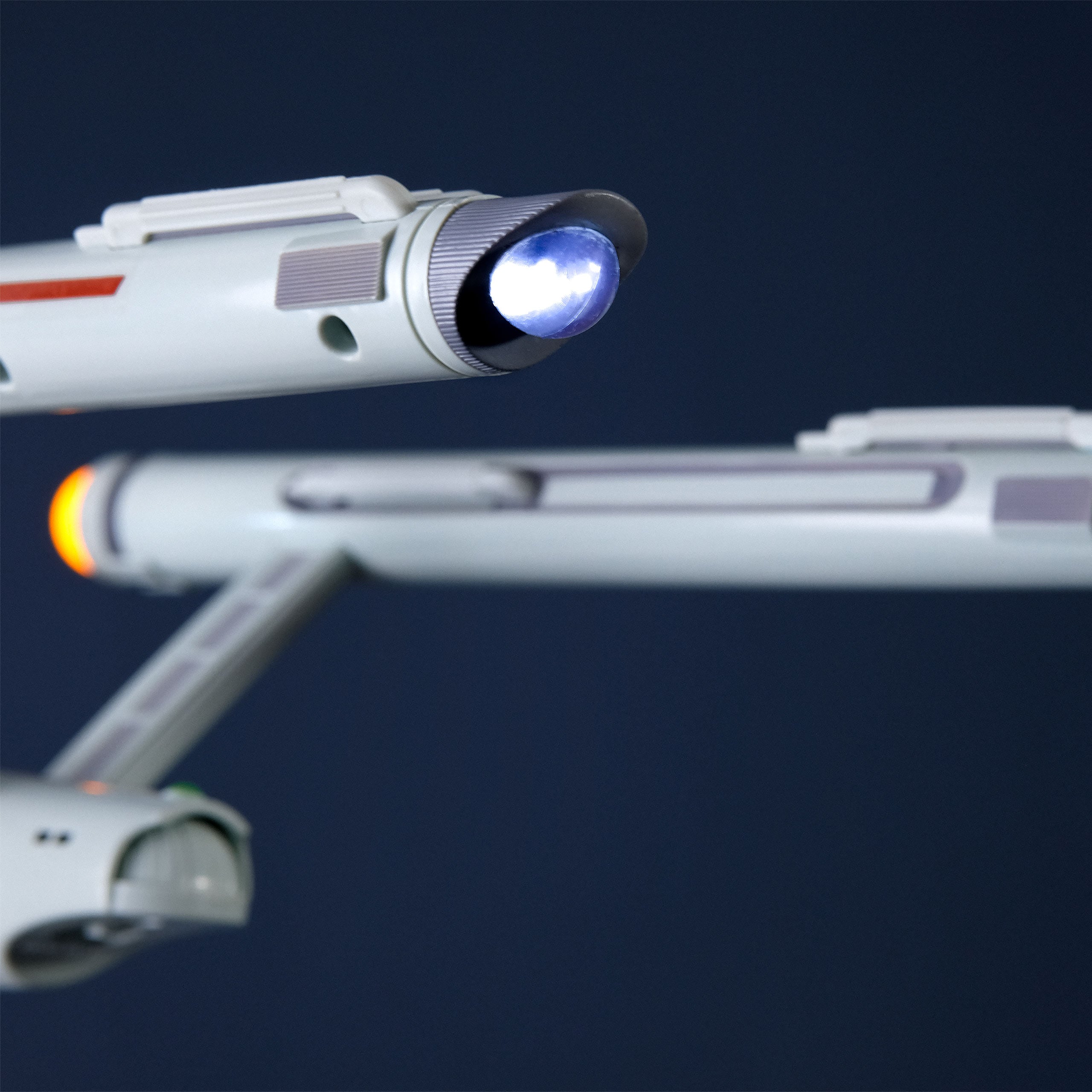 Image produit Star Trek - Réplique de l'Enterprise NCC-1701 avec lumière et son