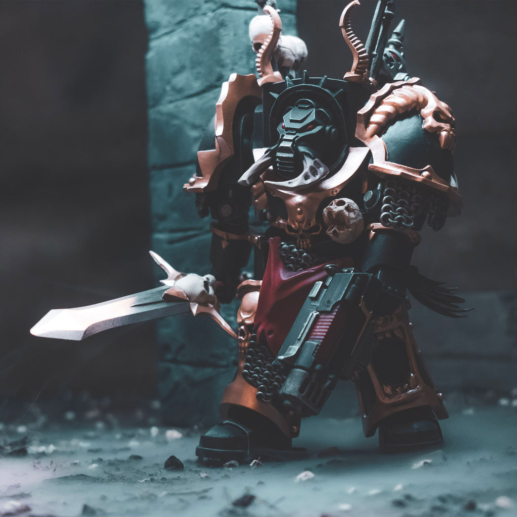 Image produit Warhammer 40k - Figurine d'action Frère Gnarl de la Légion Noire
