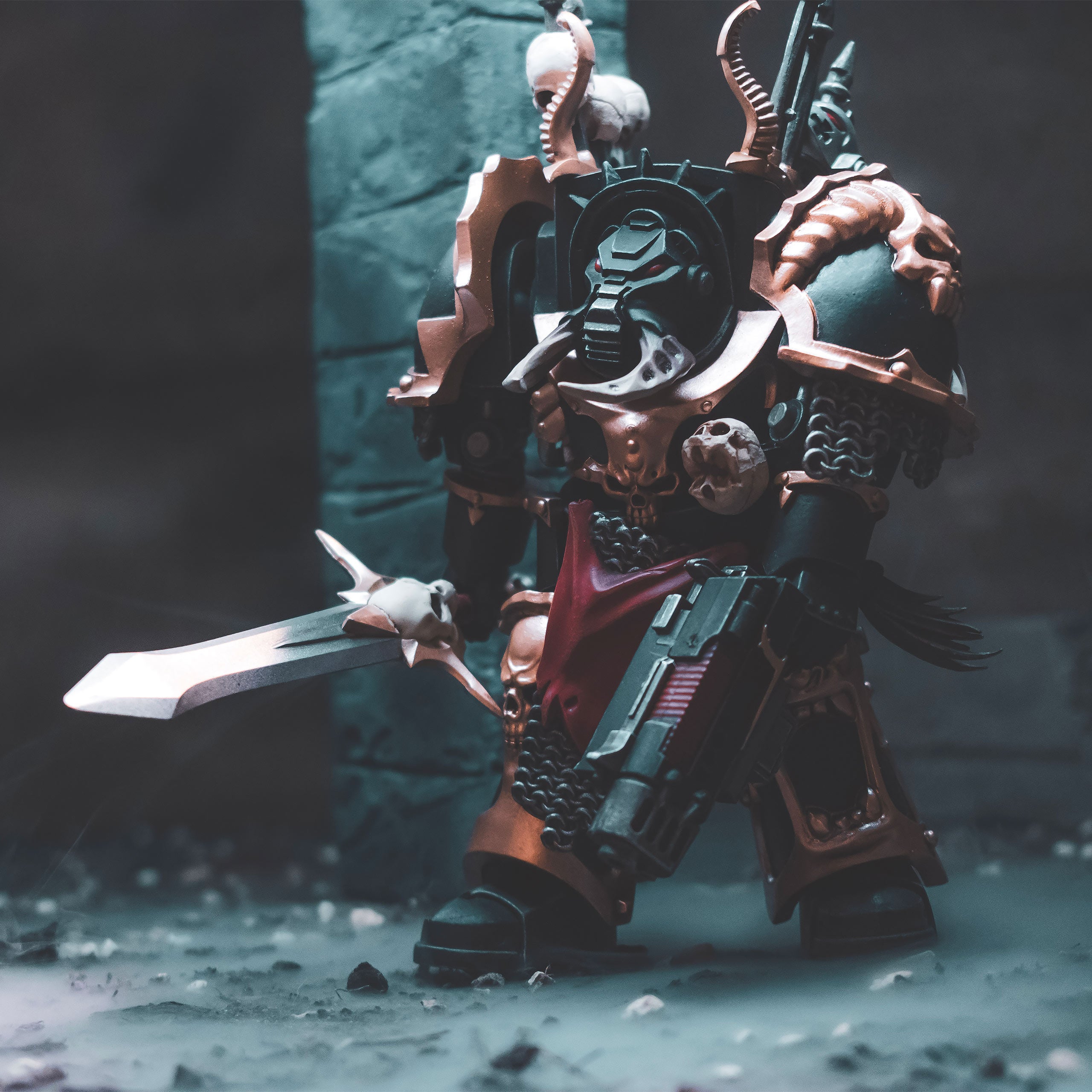 Image produit Warhammer 40k - Figurine d'action Frère Gnarl de la Légion Noire