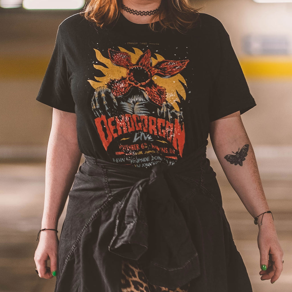 Image produit Stranger Things - T-Shirt Poster Live Demogorgon Noir