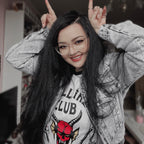 Image produit Stranger Things - T-shirt manches longues blason Hellfire Club