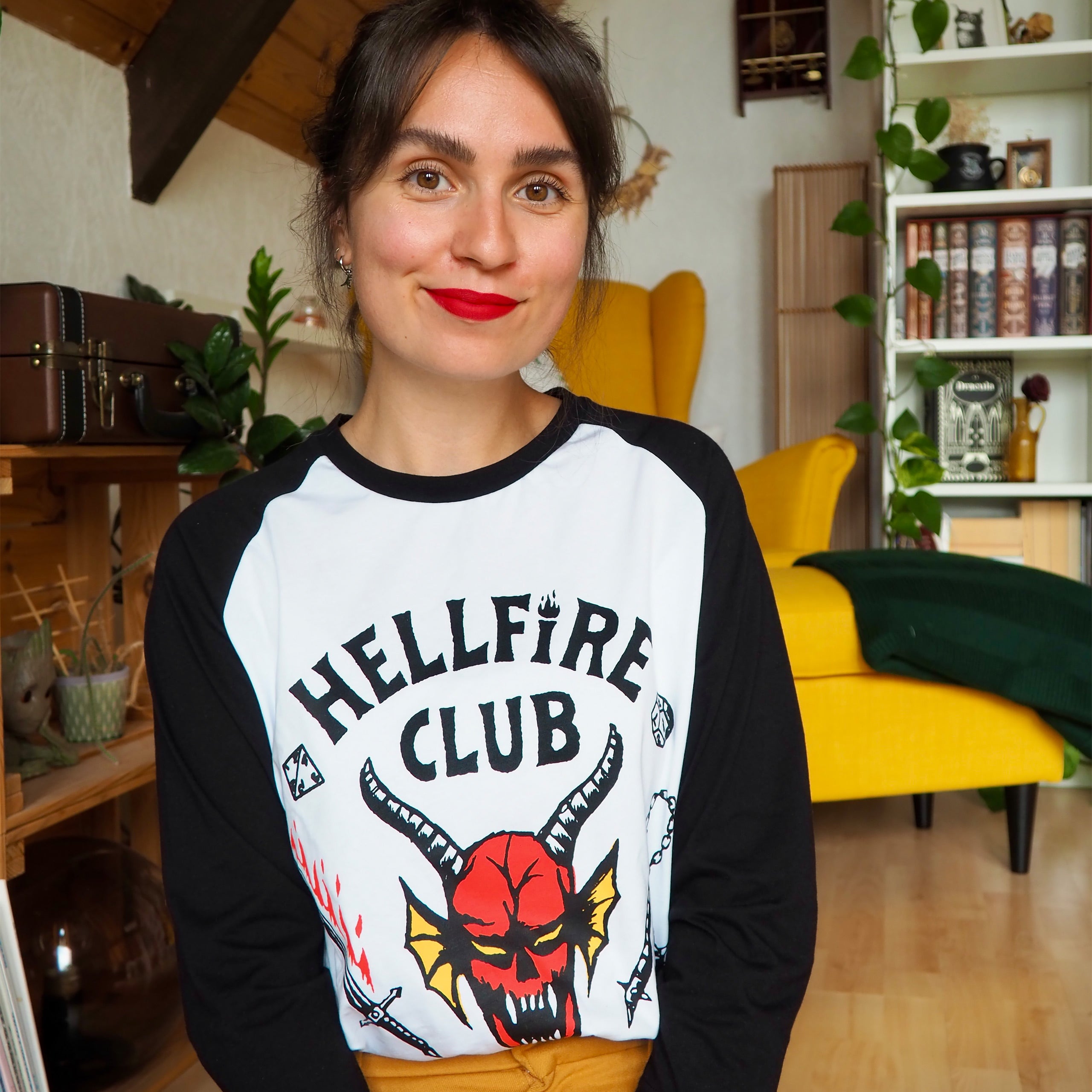 Image produit Stranger Things - T-shirt manches longues blason Hellfire Club