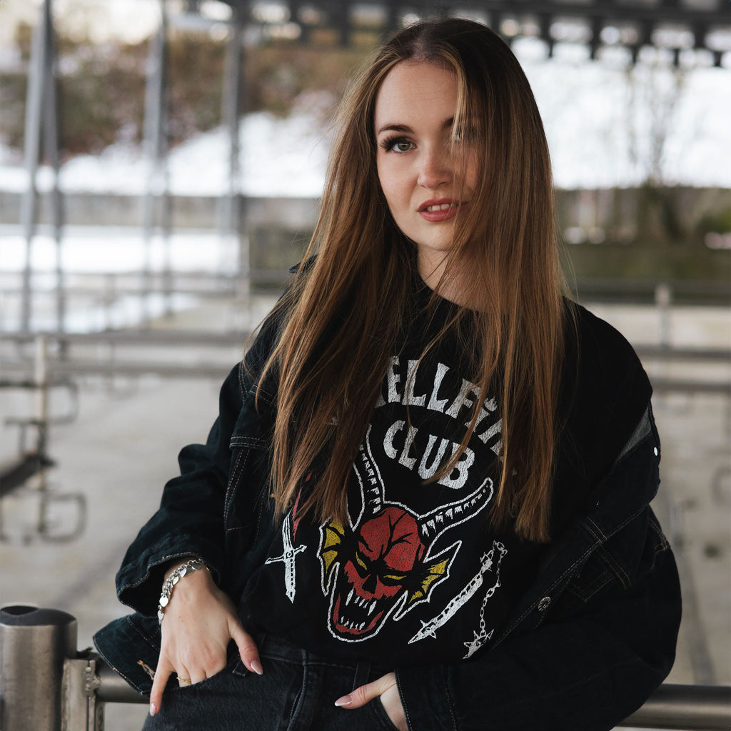 Image produit Stranger Things - T-shirt noir avec logo du Hellfire Club