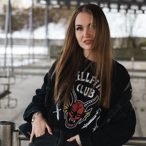 Image produit Stranger Things - T-shirt noir avec logo du Hellfire Club