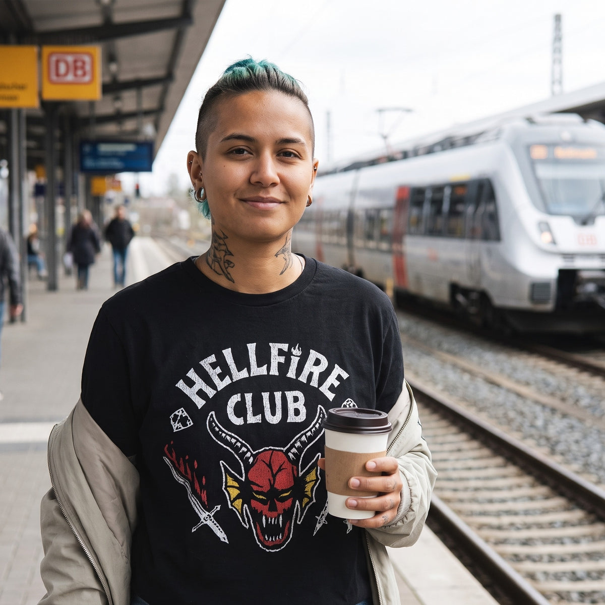 Image produit Stranger Things - T-shirt noir avec logo du Hellfire Club