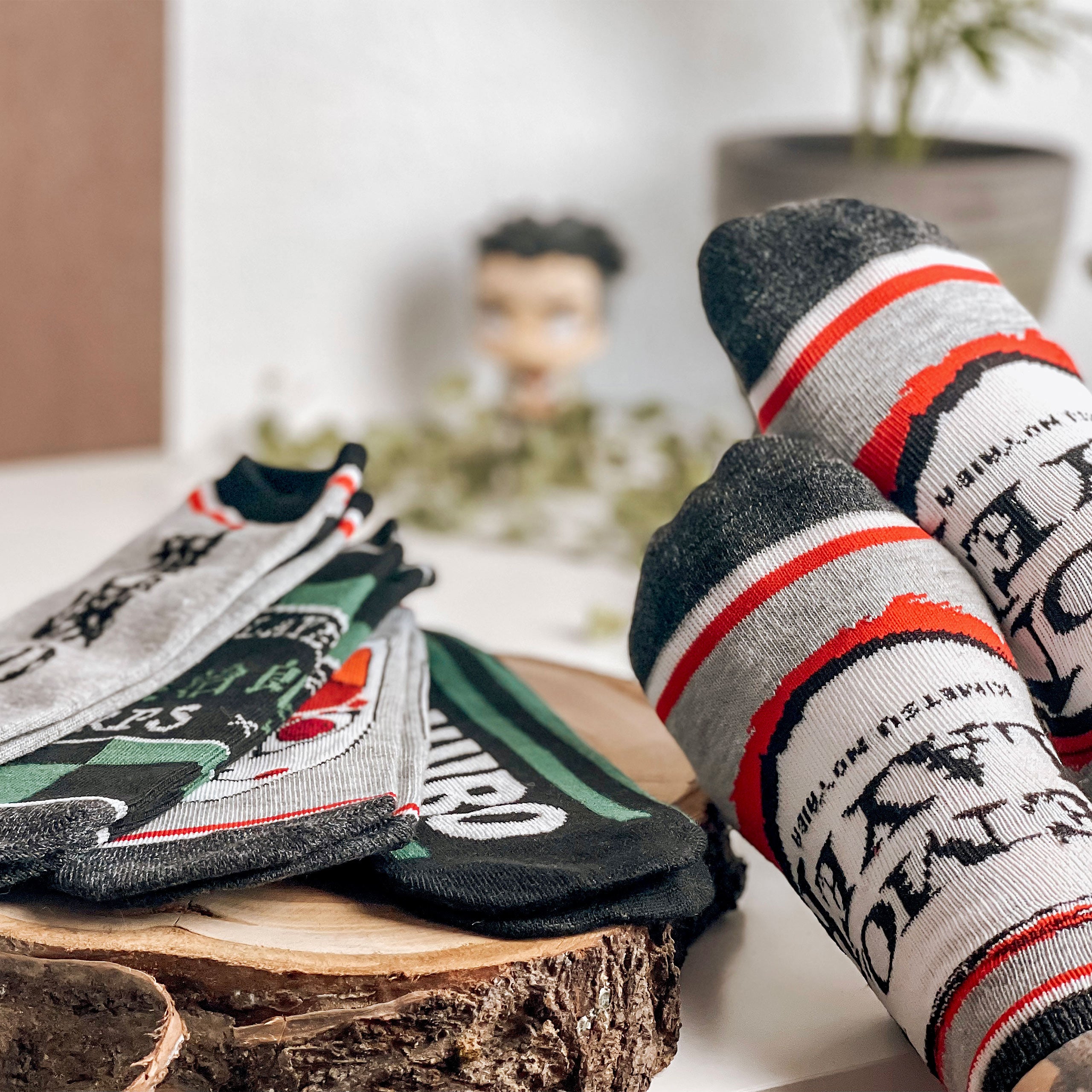 Image produit Demon Slayer - Lot de 5 chaussettes de sport avec logo
