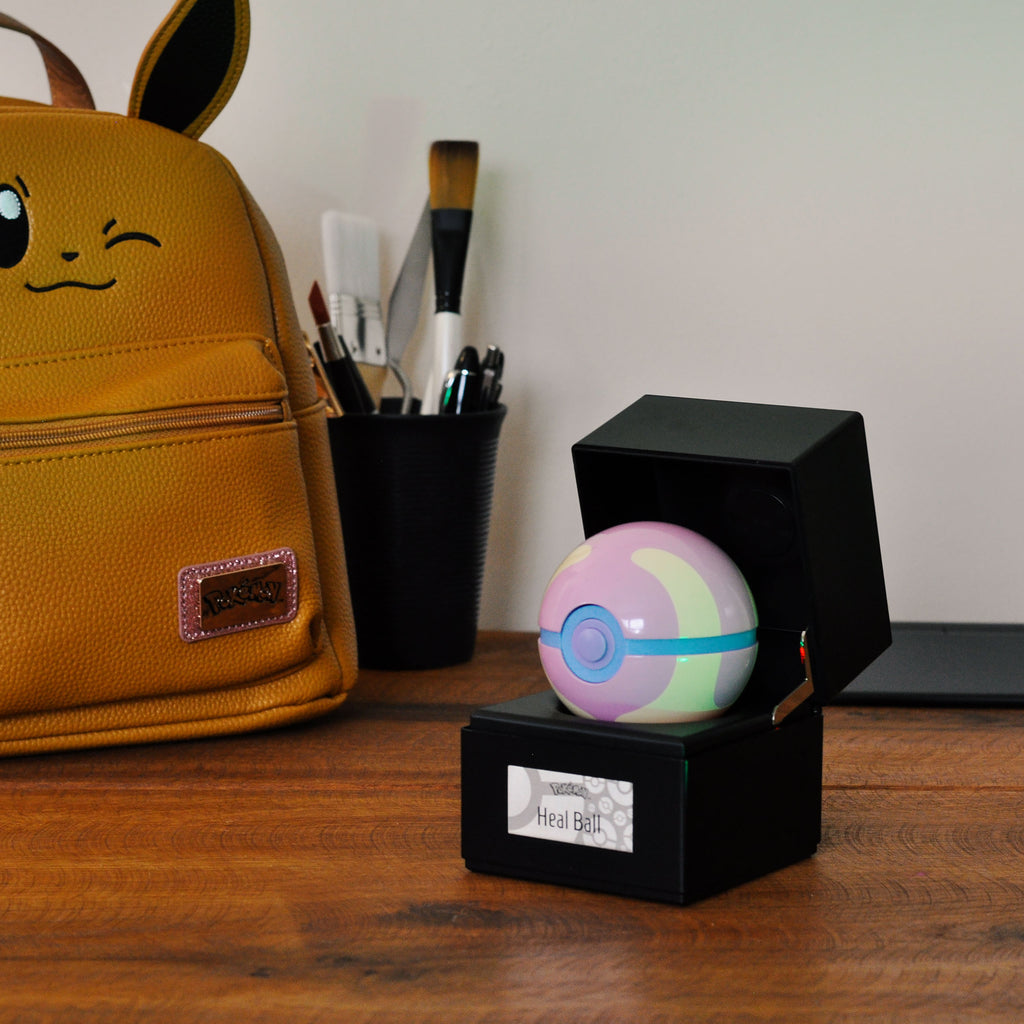 Image produit Pokemon - Réplique de la Ball de Soin avec Lumière
