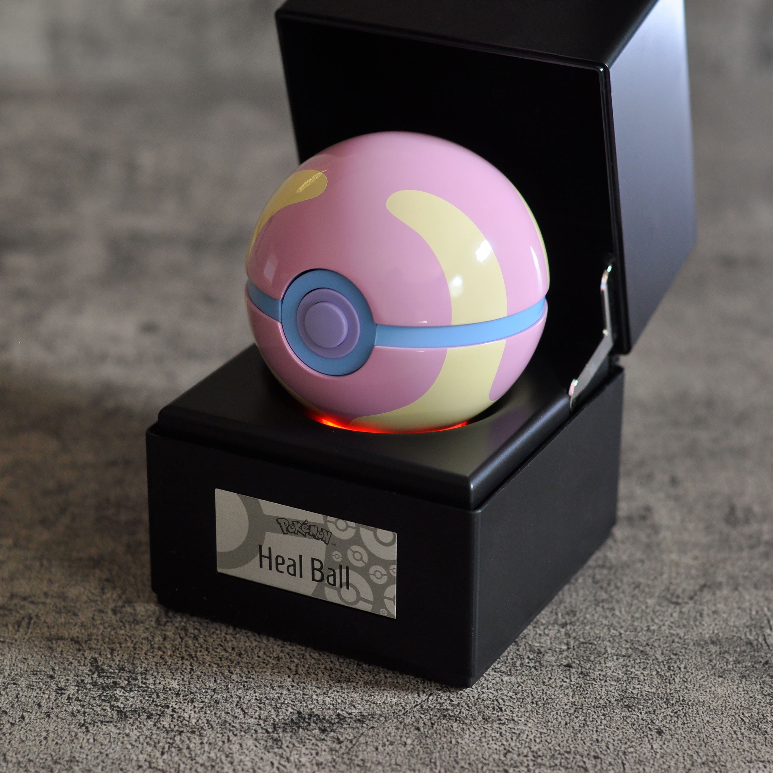 Image produit Pokemon - Réplique de la Ball de Soin avec Lumière