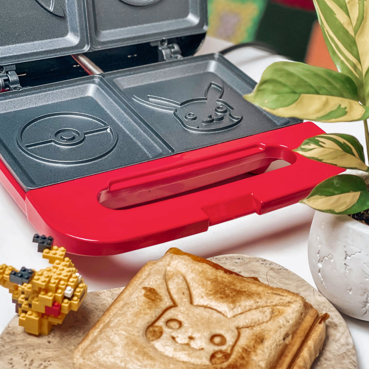 Image produit Pokemon - Sandwich Maker Pikachu et Pokeball