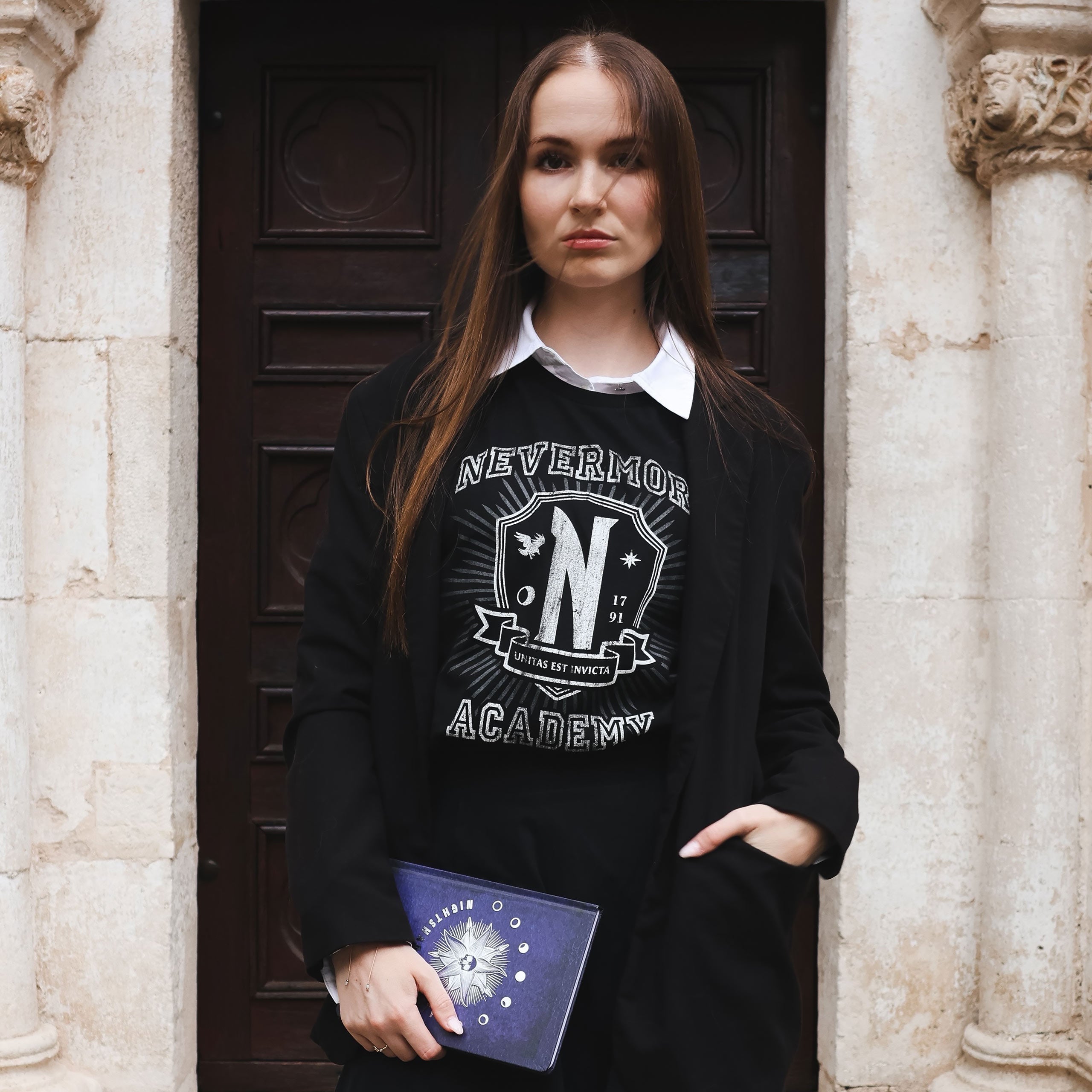 Image produit Mercredi - T-shirt noir de l'académie Nevermore