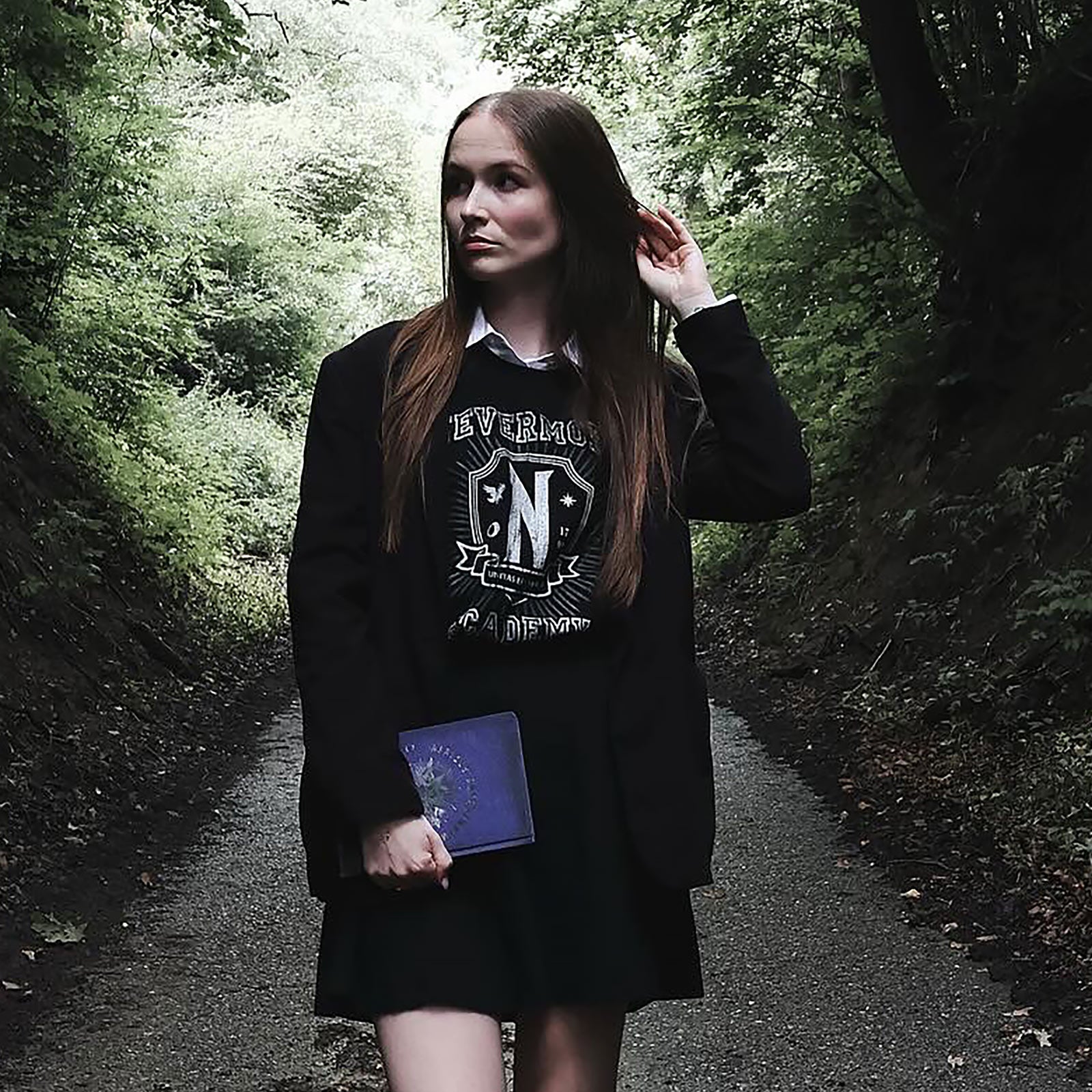 Image produit Mercredi - T-shirt noir de l'académie Nevermore