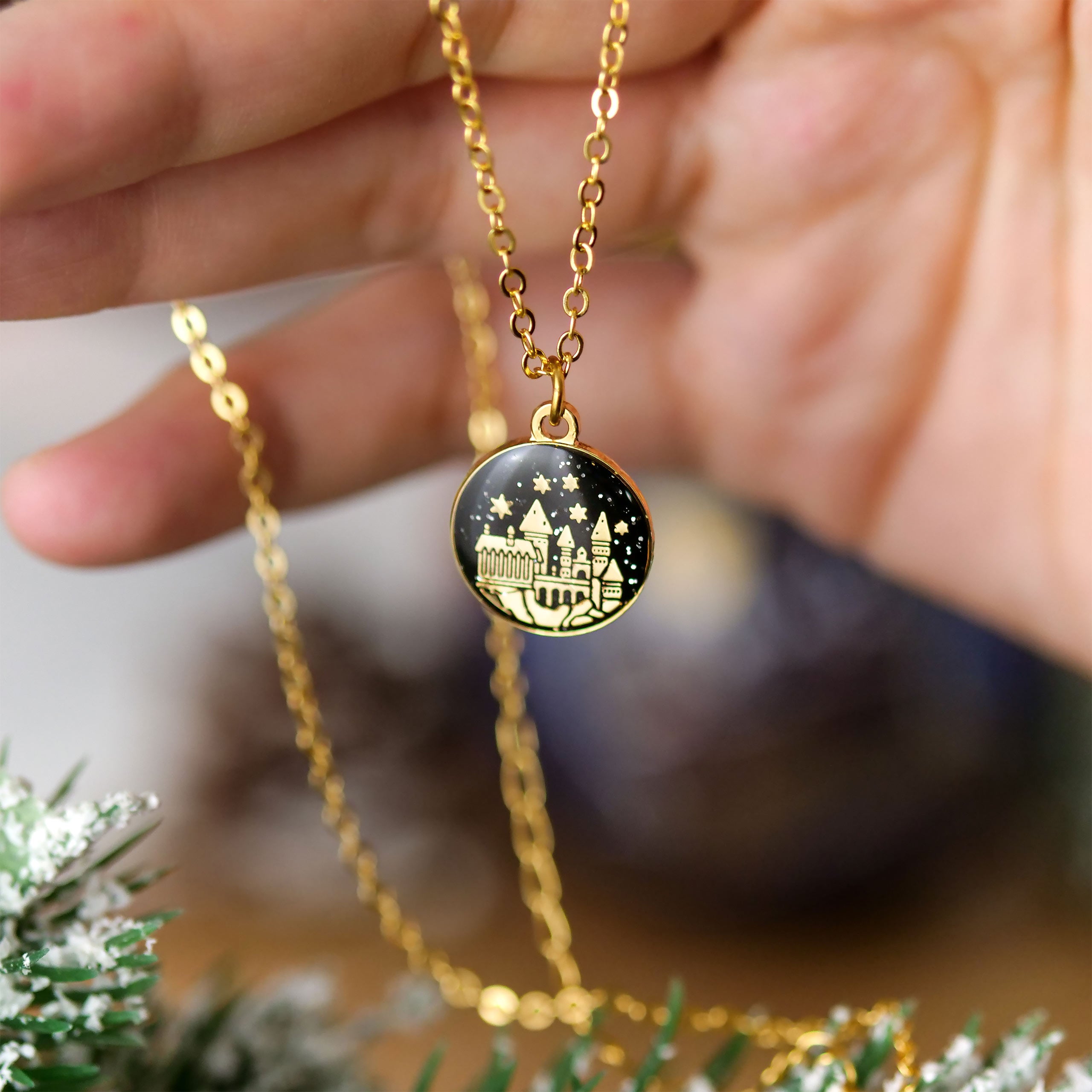 Image produit Harry Potter - Boule de Noël de l'École de Sorcellerie de Poudlard avec Collier