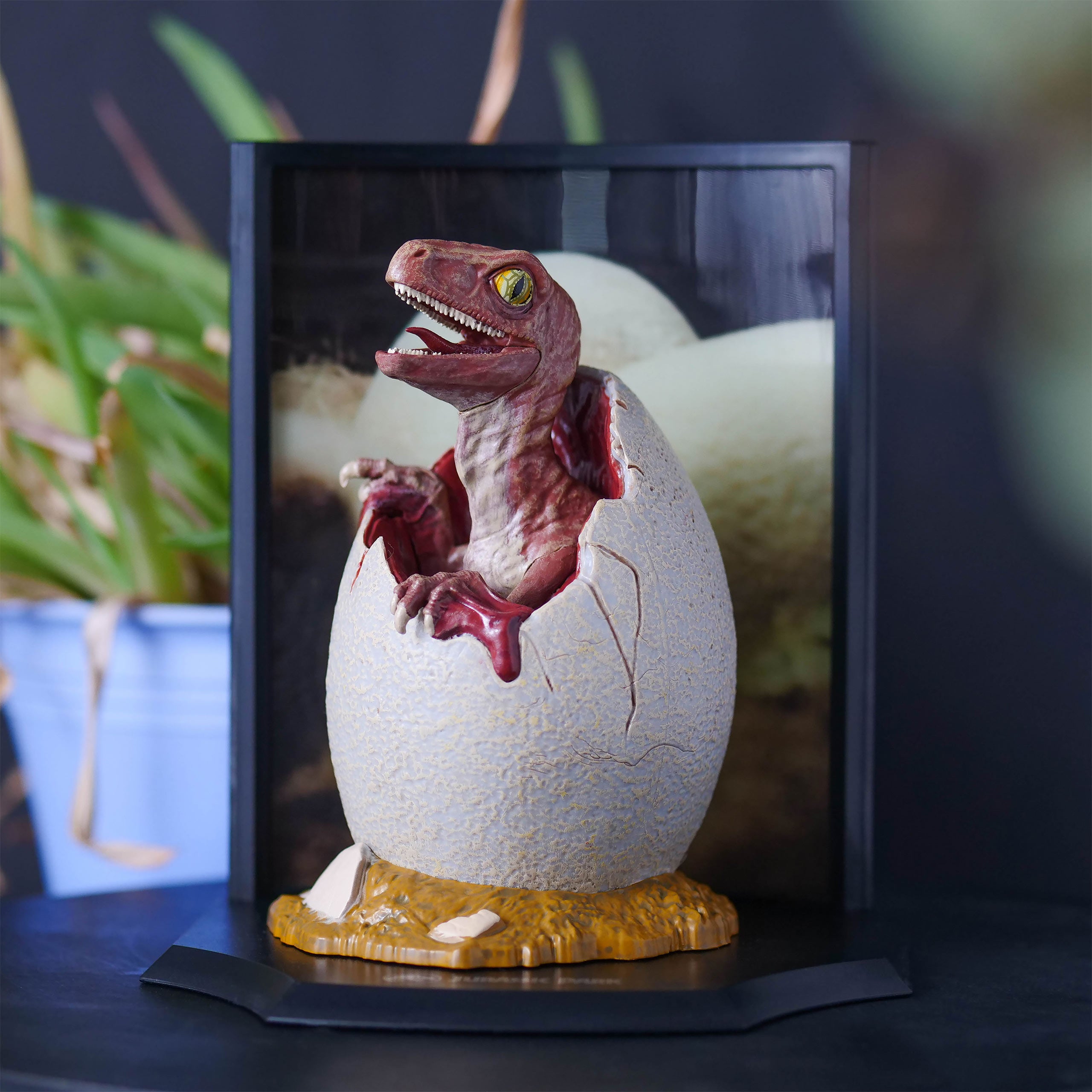 Image produit Jurassic Park - Figurine Diorama d'Oeuf de Bébé Vélociraptor