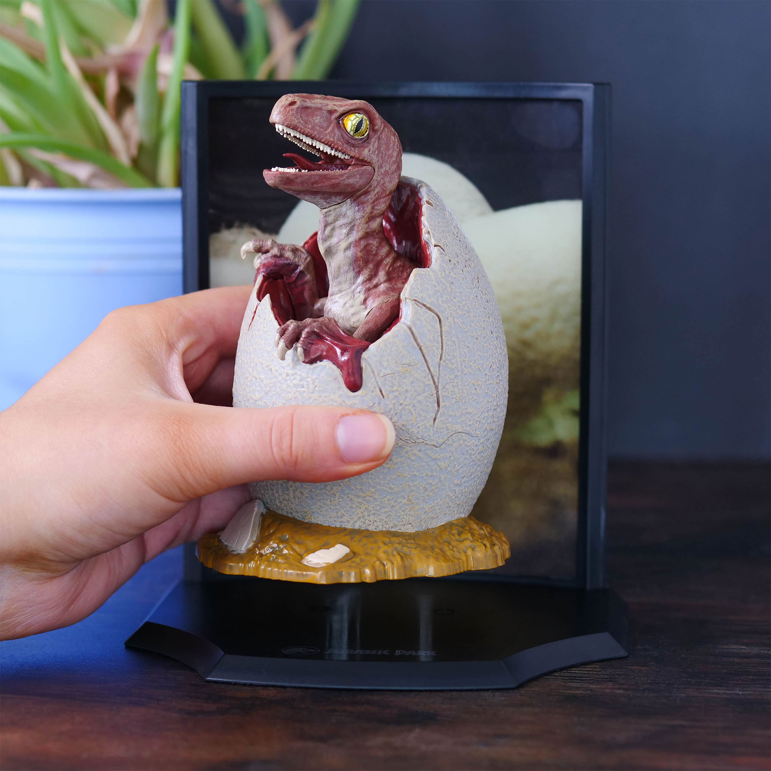 Image produit Jurassic Park - Figurine Diorama d'Oeuf de Bébé Vélociraptor