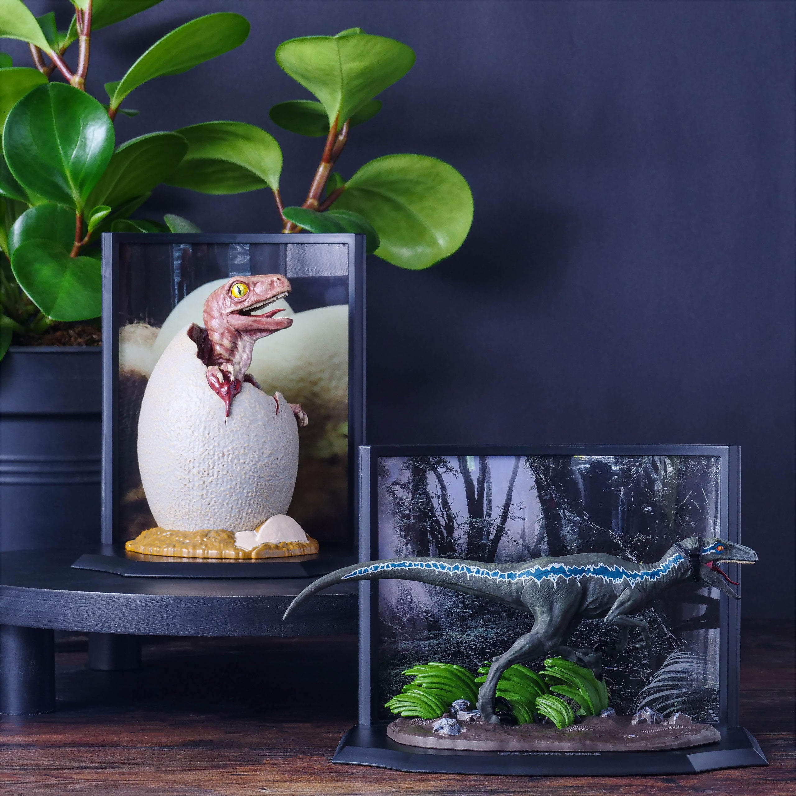Image produit Jurassic Park - Figurine Diorama d'Oeuf de Bébé Vélociraptor