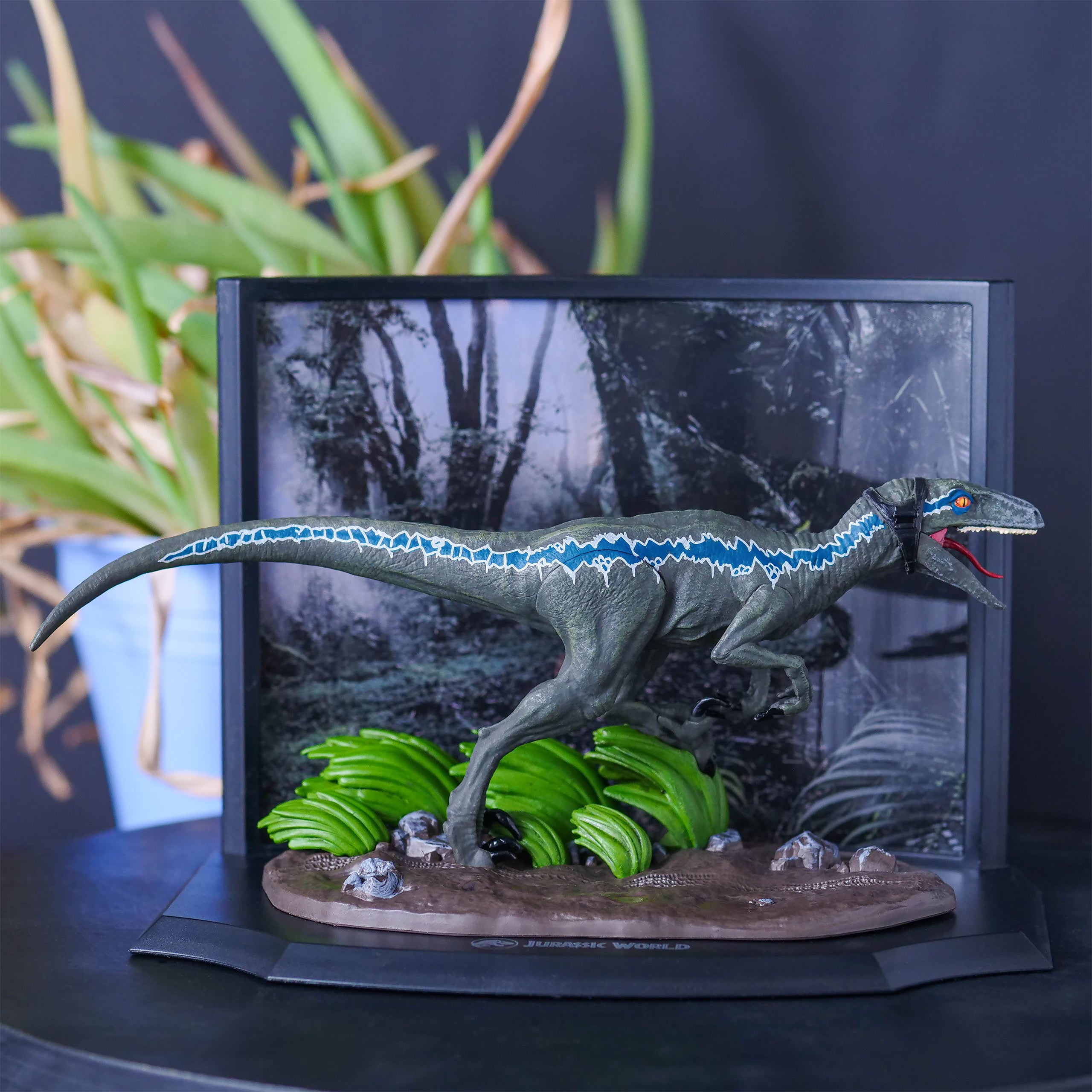 Image produit Jurassic Park - Figurine Diorama Velociraptor Bleu