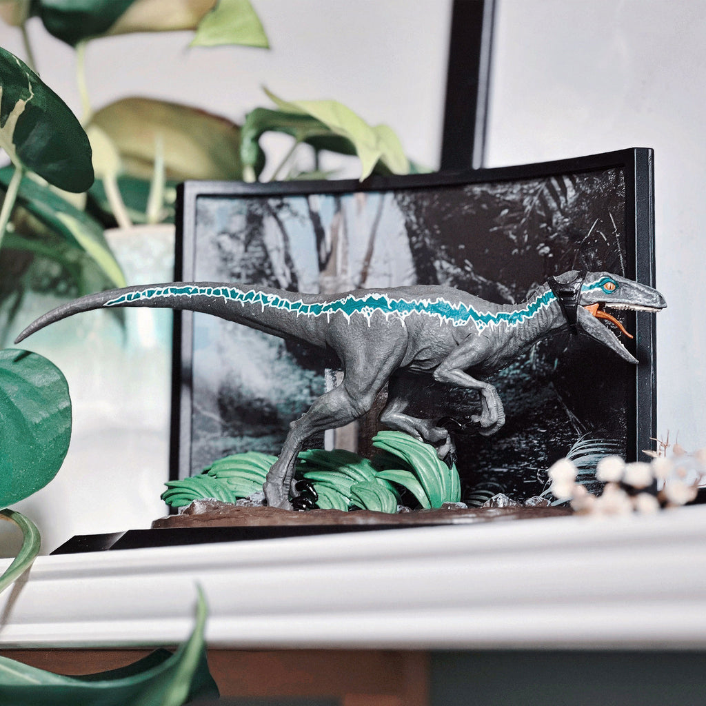 Image produit Jurassic Park - Figurine Diorama Velociraptor Bleu