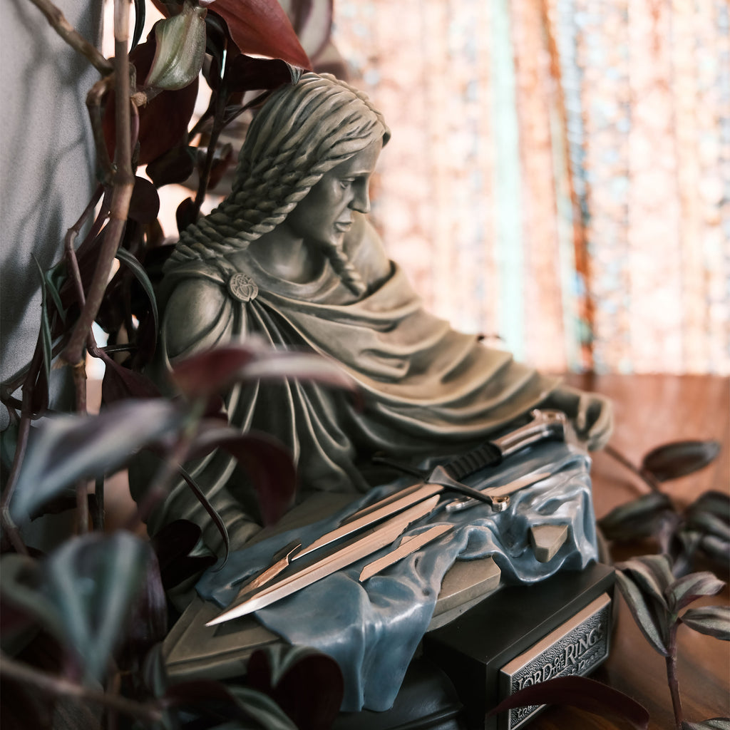 Image produit Le Seigneur des Anneaux - Lame brisée de Narsil avec statuette à l’échelle 1:5