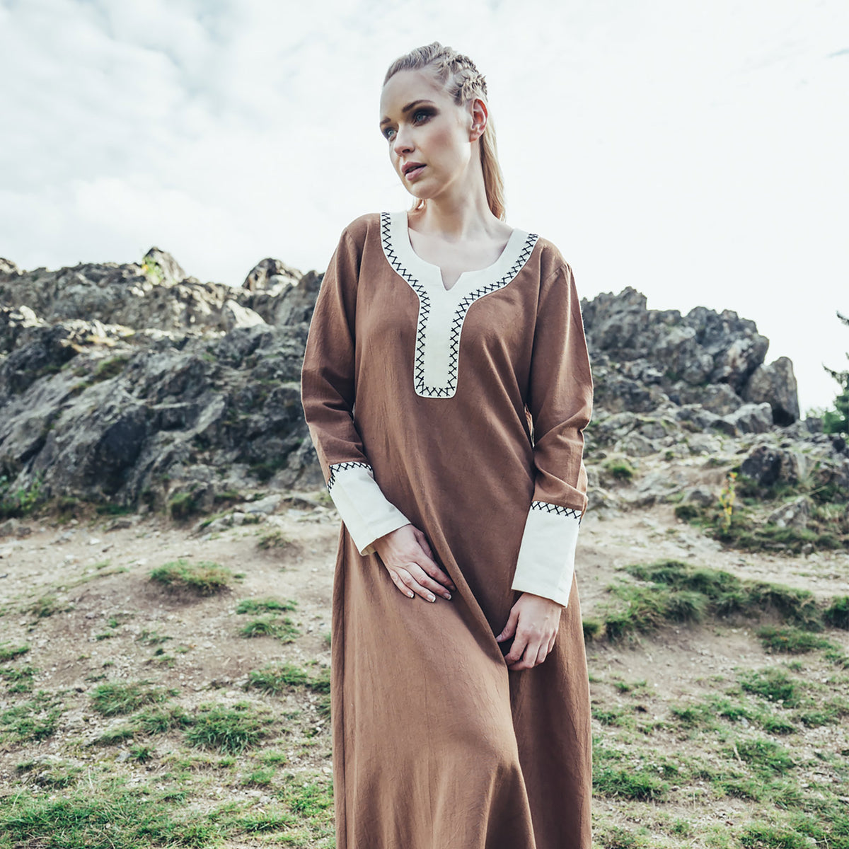 Image produit Robe médiévale Freya sable