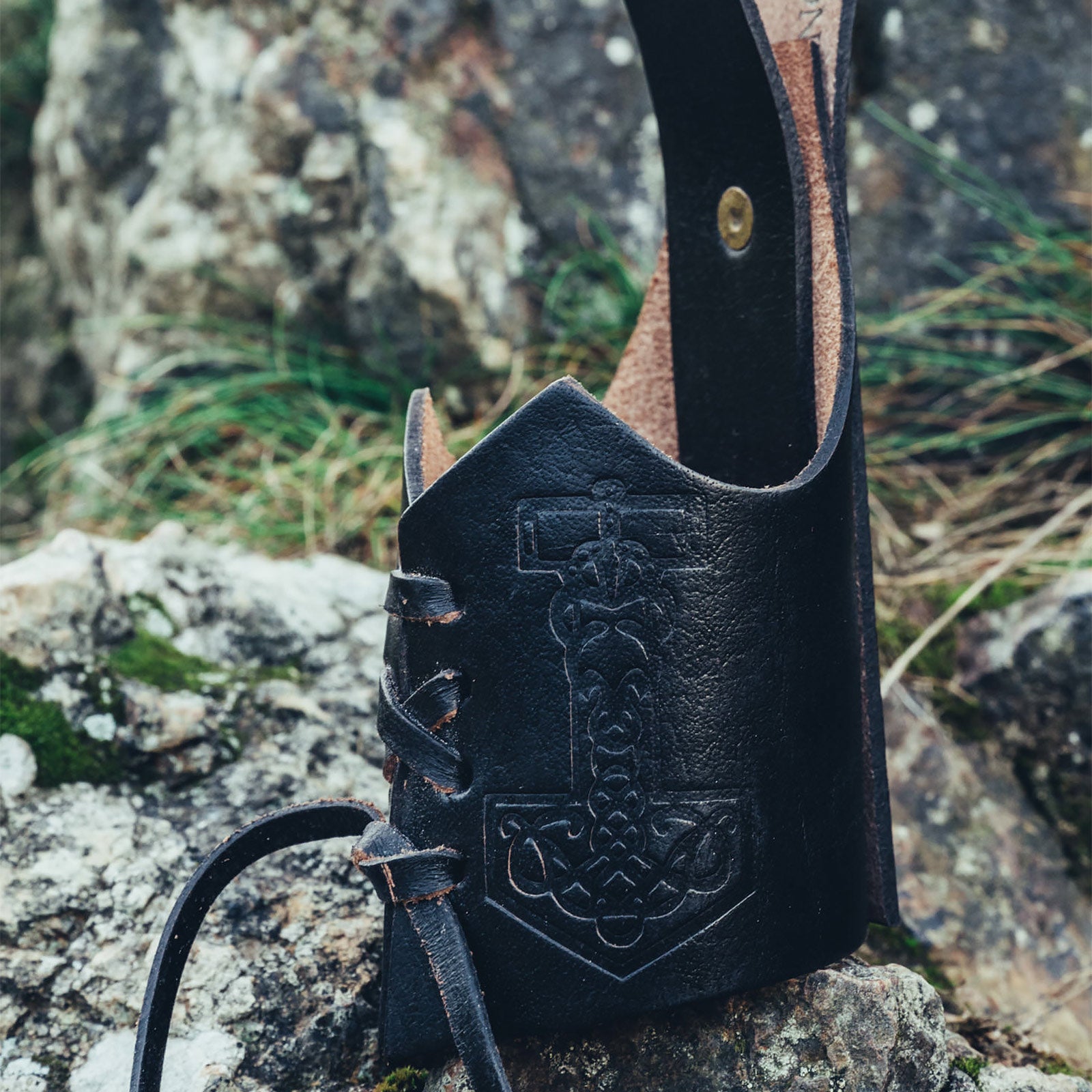 Image produit Support de corne à boire Marteau de Thor noir