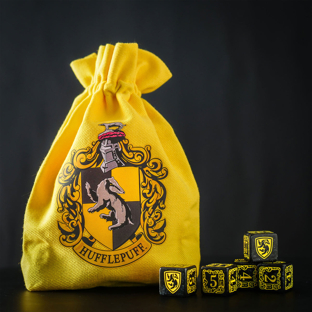Image produit Harry Potter - Set de dés RPG Hufflepuff 5pcs avec sac à dés jaune