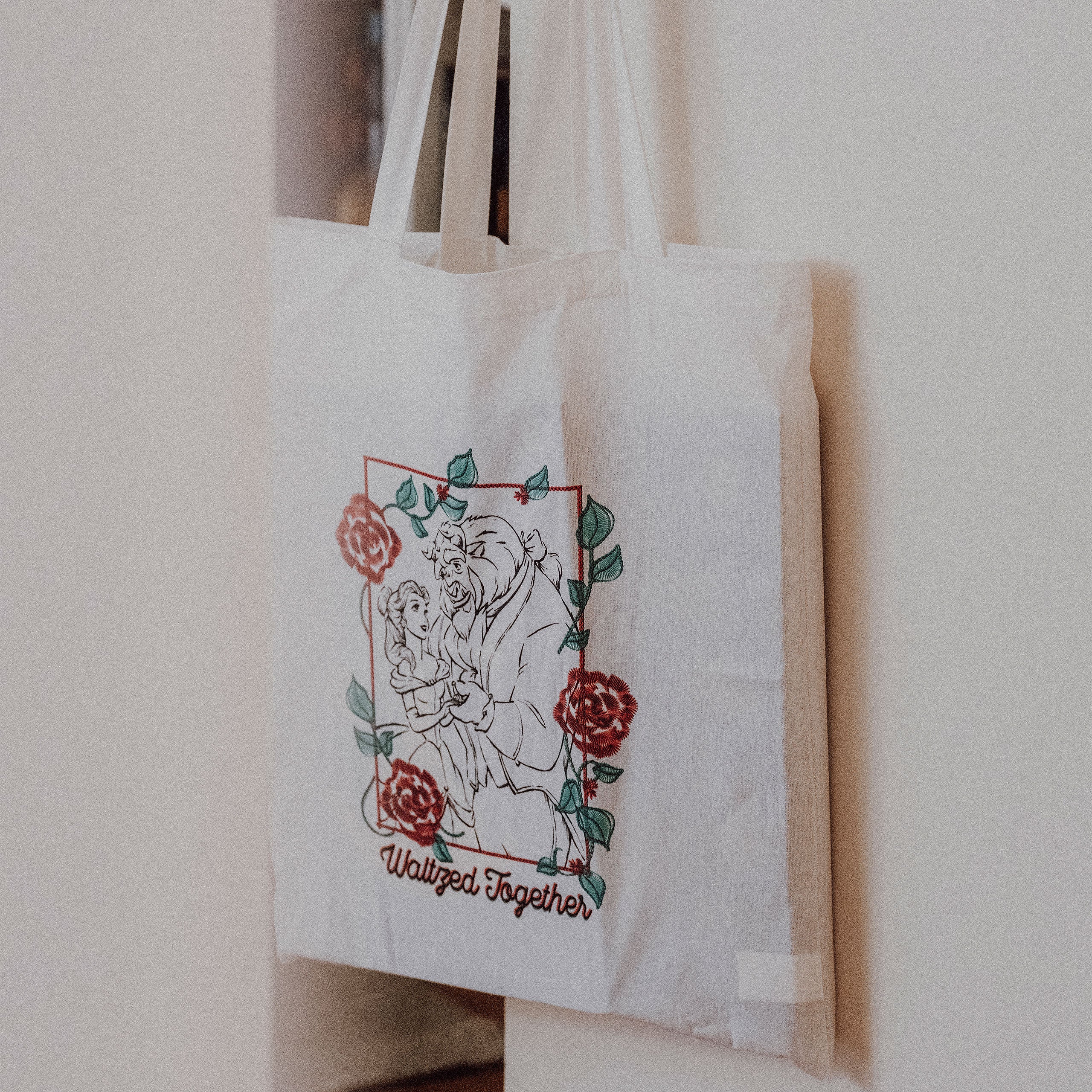 Image produit La Belle et la Bête - Sac en toile Waltzed Together