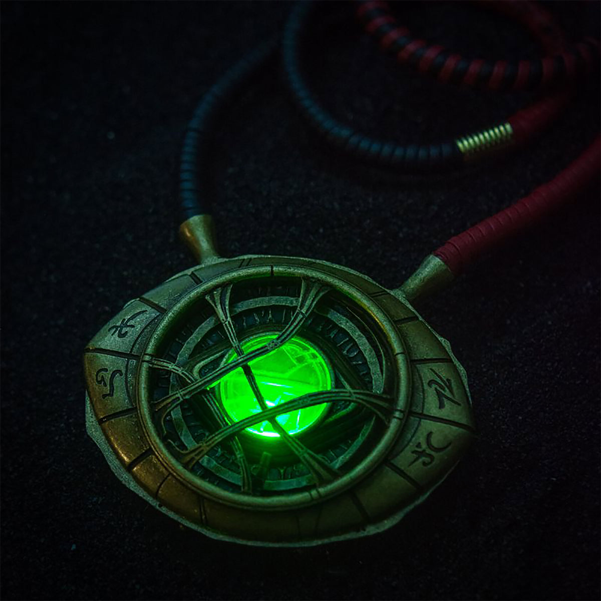 Image produit Doctor Strange - Le Collier de l'Œil d'Agamotto avec Effet Lumineux