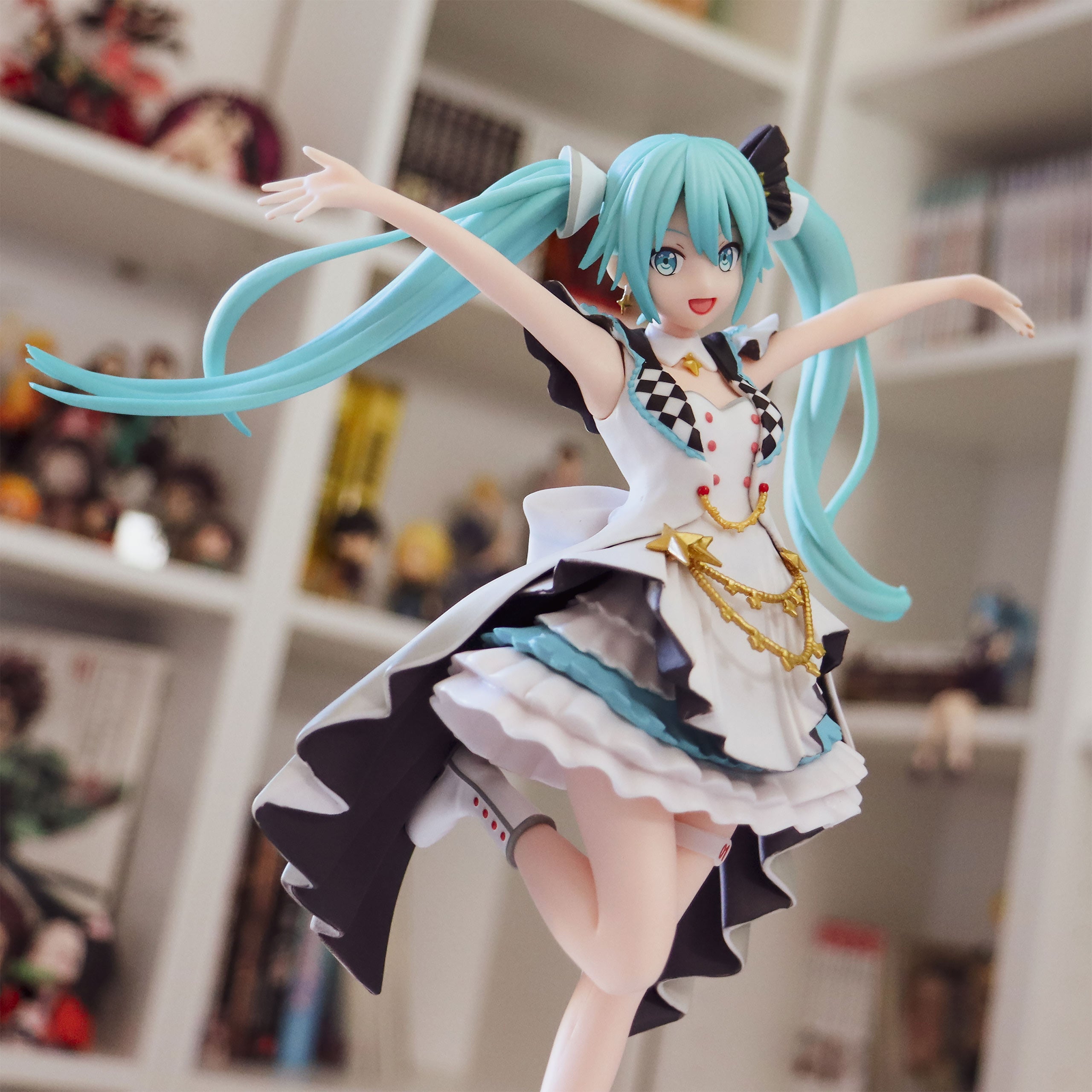 Image produit Hatsune Miku - Figurine Miku de la Scène Sekai