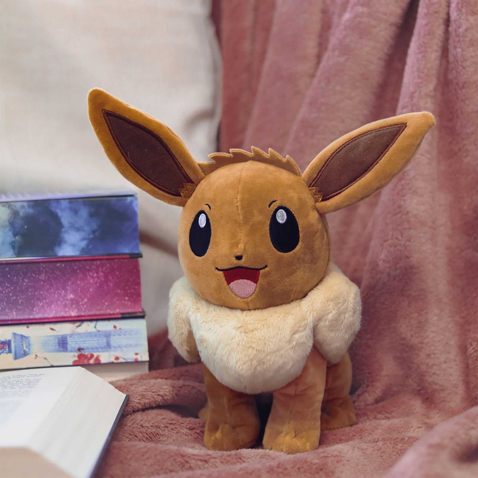 Image produit Pokemon - Figurine en Peluche Eevee 23 cm