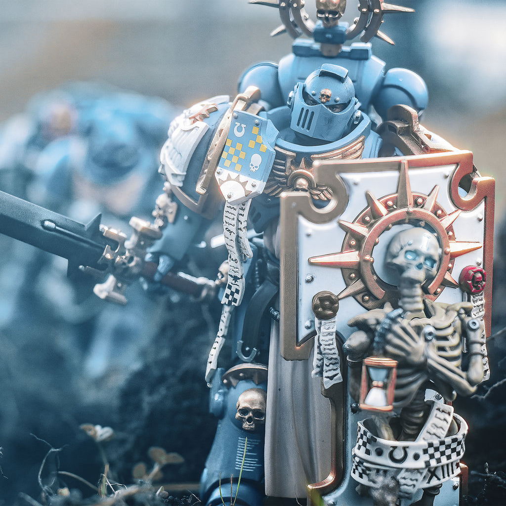 Image produit Warhammer 40k - Lieutenant Ultramarines avec Figurine d'Action Poing de Puissance