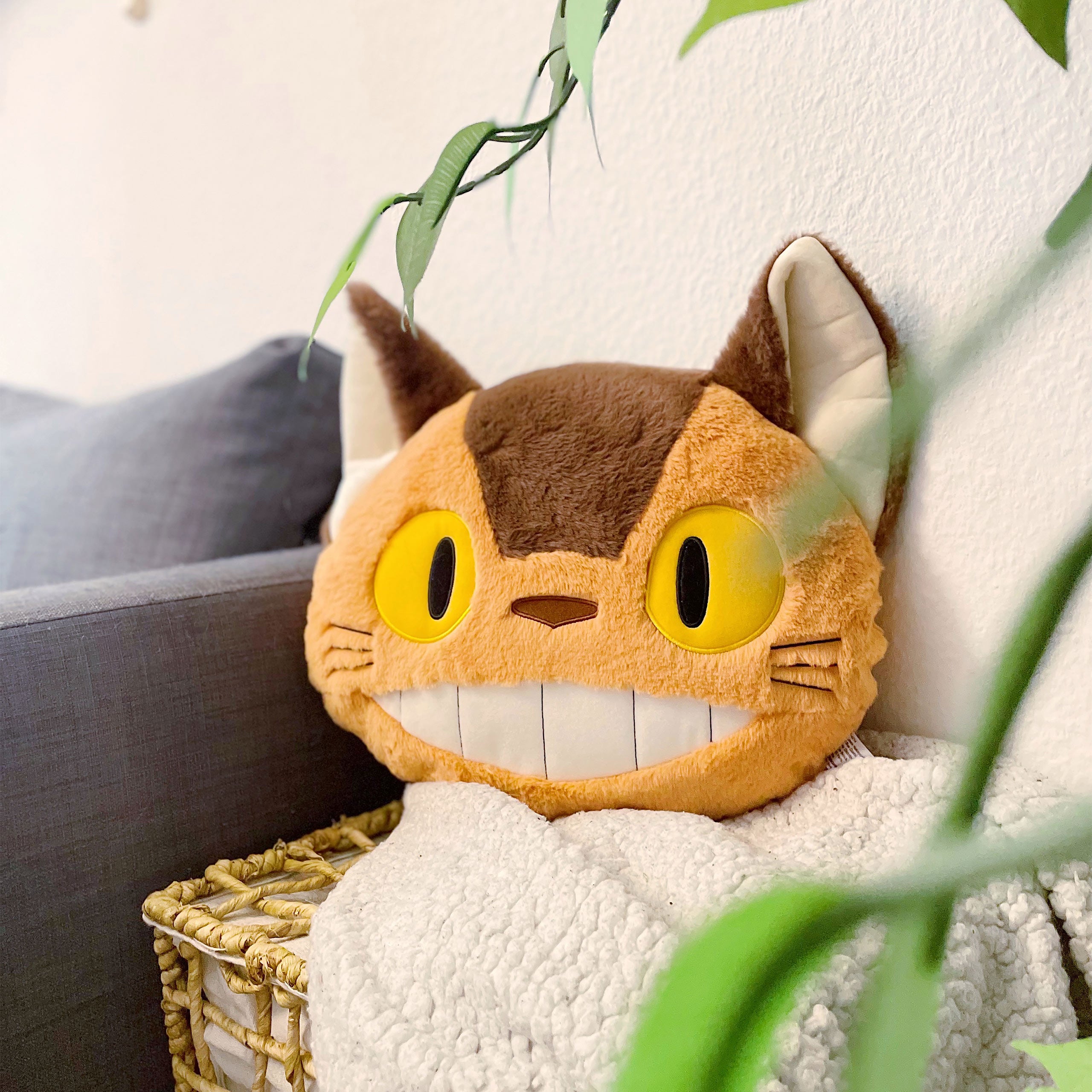 Image produit Totoro - Coussin en Peluche Catbus Nakayoshi