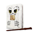 Image produit Carnet en peluche Hedwig avec stylo baguette magique - Harry Potter