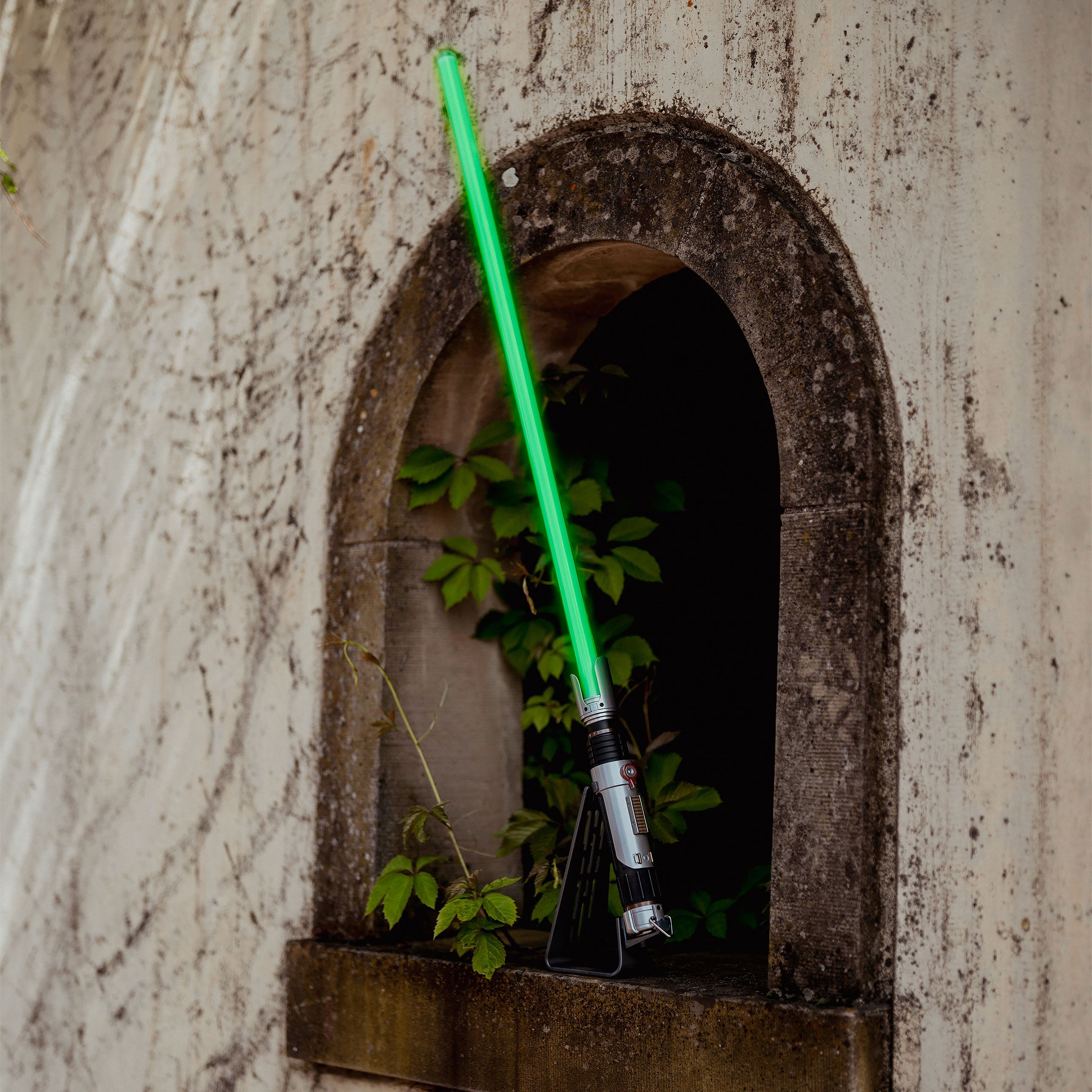 Image produit Star Wars Ahsoka - Sabine Wren Force FX Elite Black Series Sabre Laser