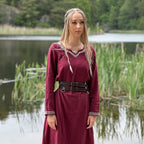 Image produit Robe médiévale avec broderie à la main rouge