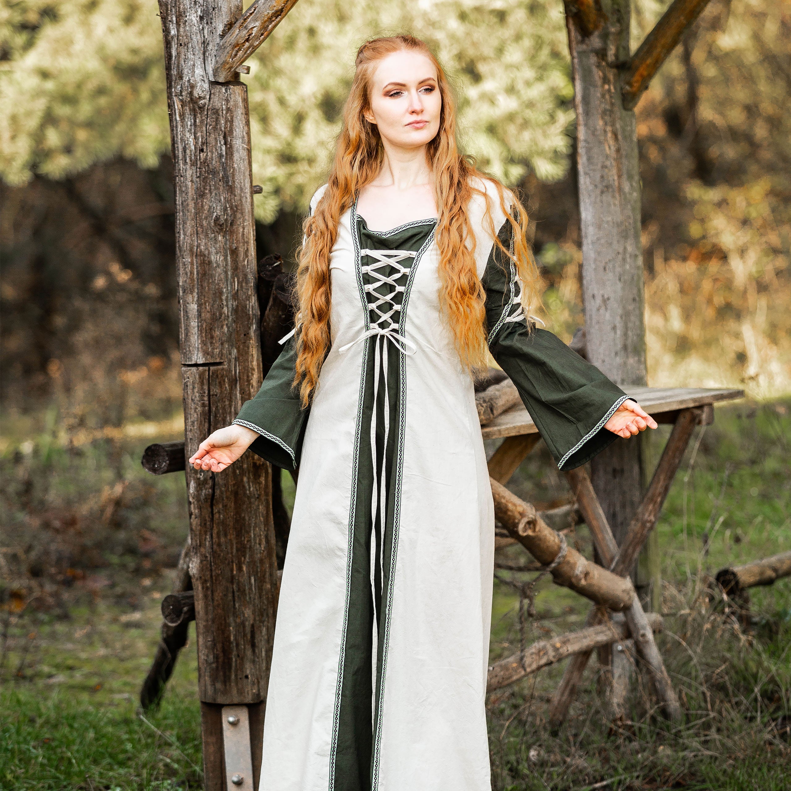 Image produit Robe médiévale avec laçage vert-nature
