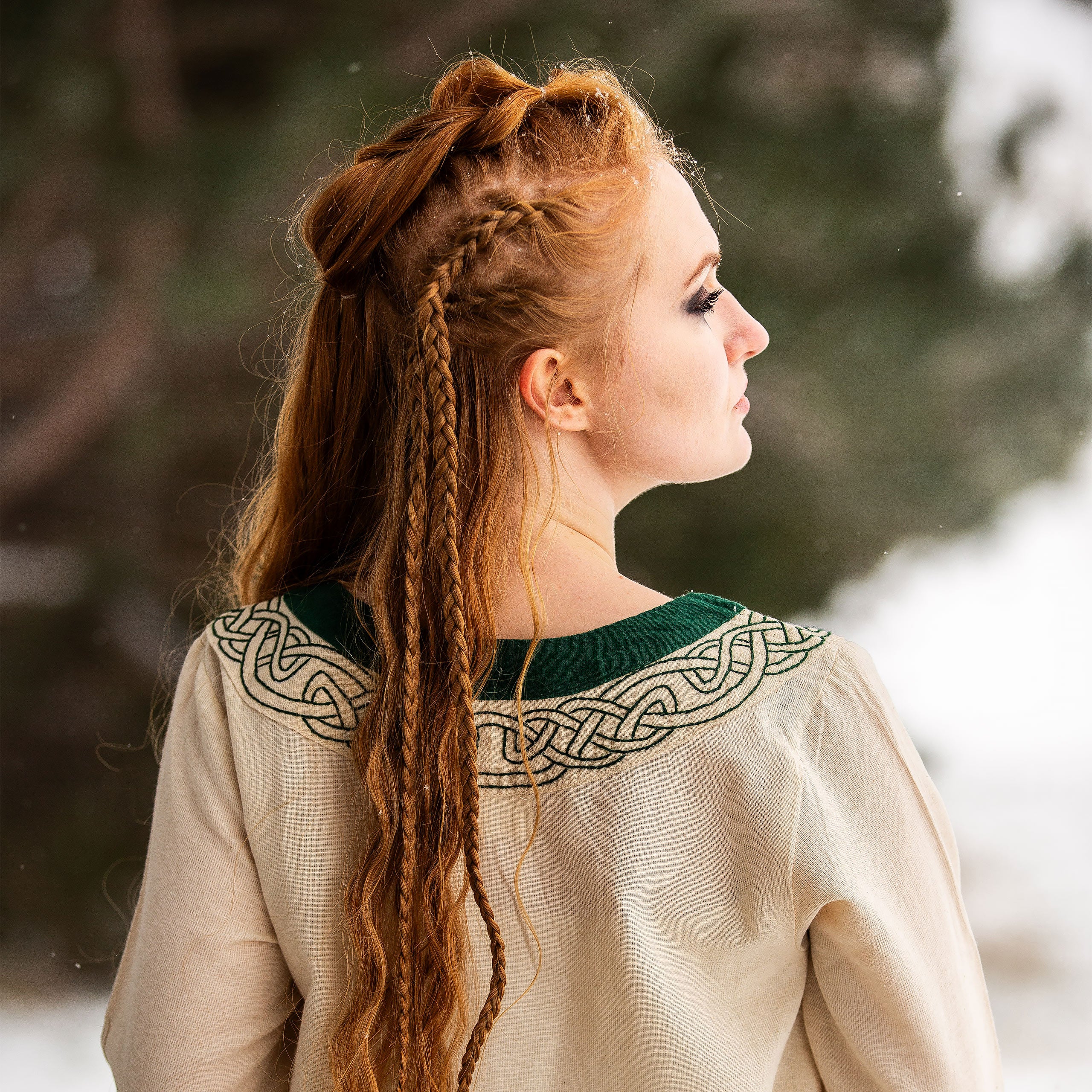 Image produit Robe médiévale avec broderie beige-verte